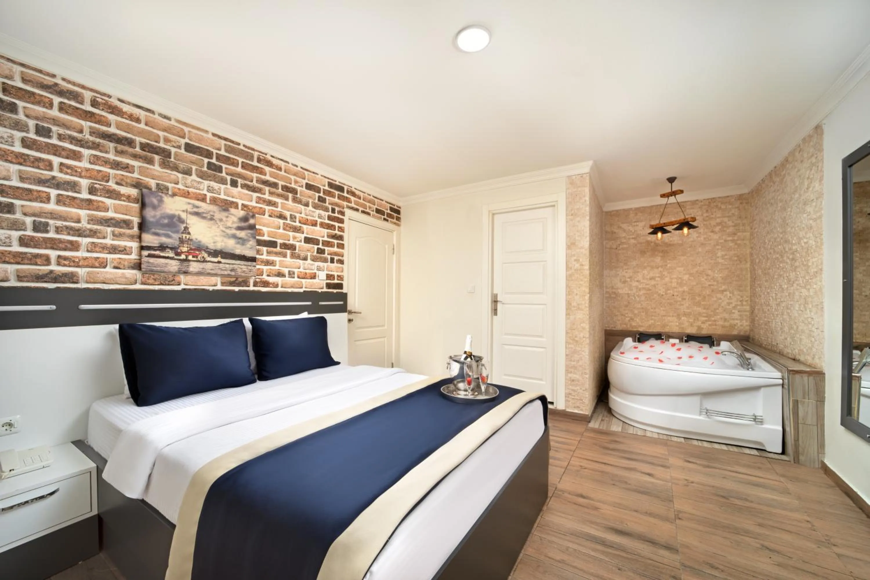 Photo of the whole room, Bed in İstanbul Hotel & Suites