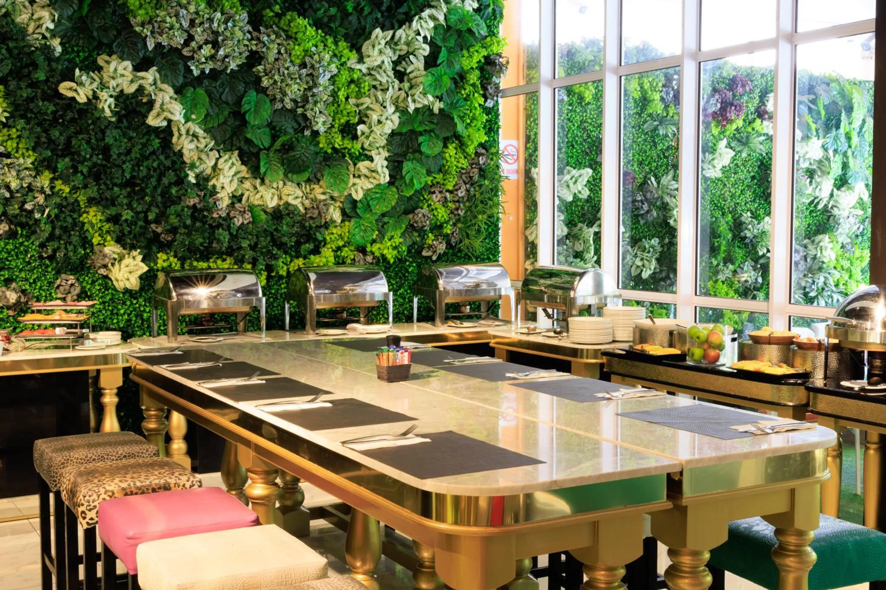 Restaurant/places to eat in ONOMO Hotel Foreshore