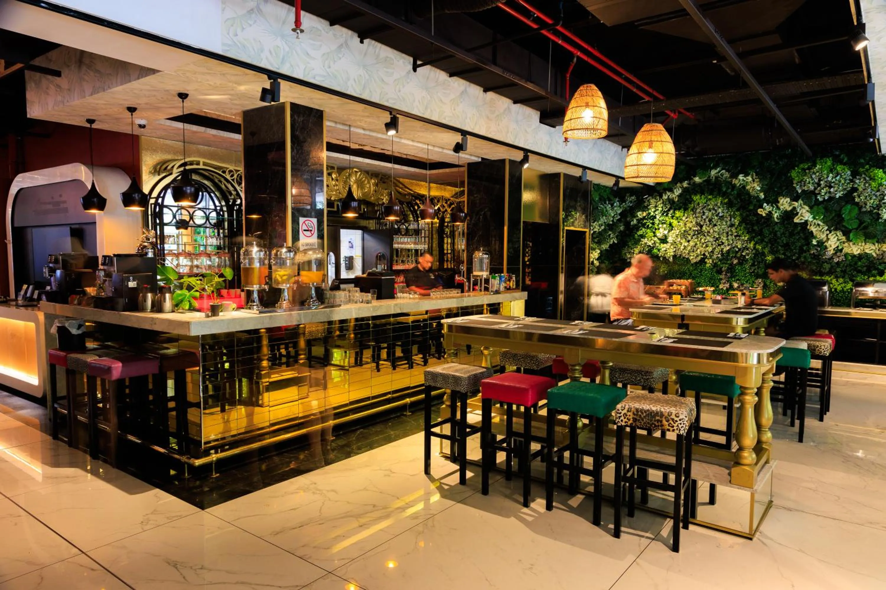 Restaurant/places to eat in ONOMO Hotel Foreshore