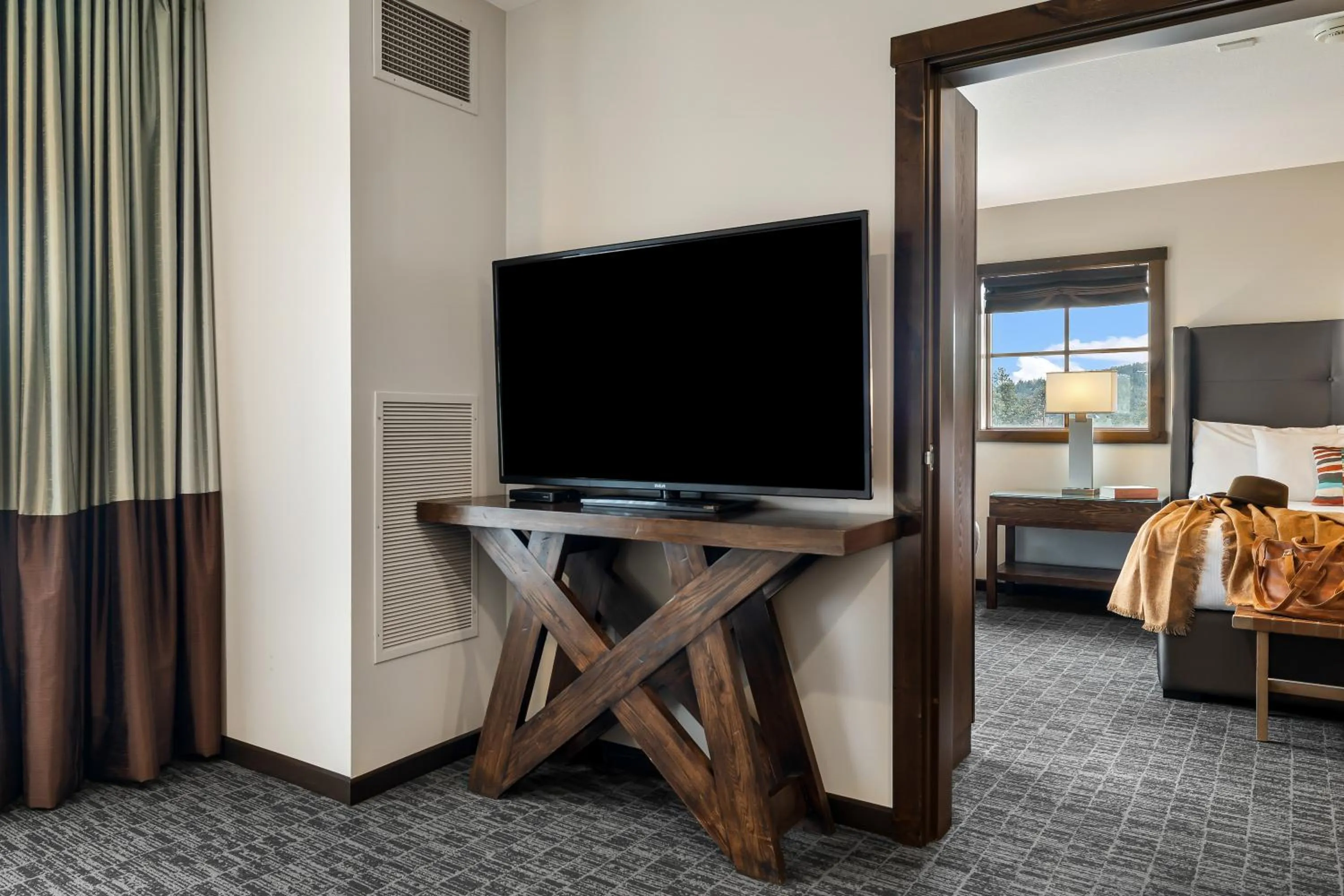 TV and multimedia in Oxford Hotel Bend