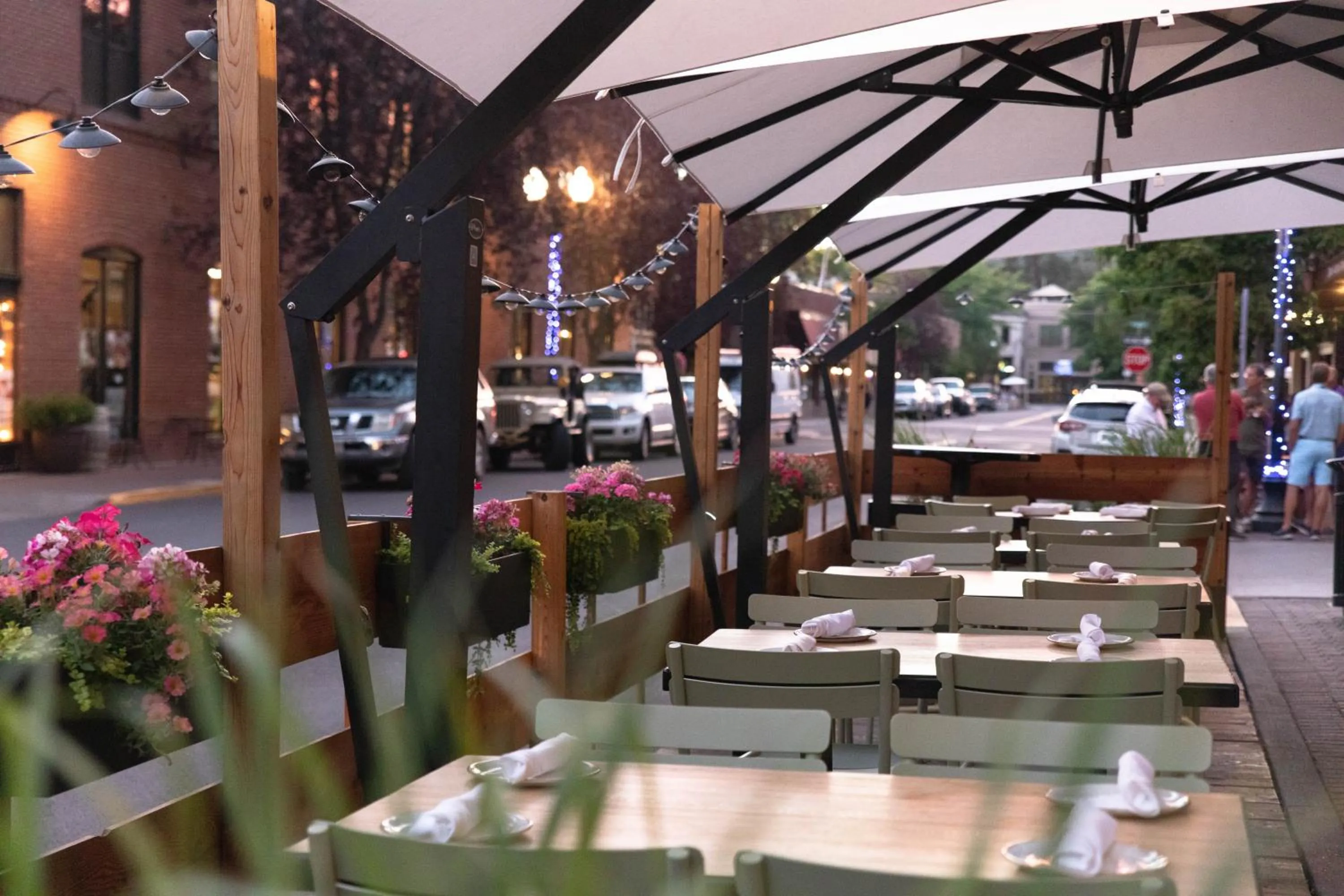 Restaurant/places to eat in Oxford Hotel Bend