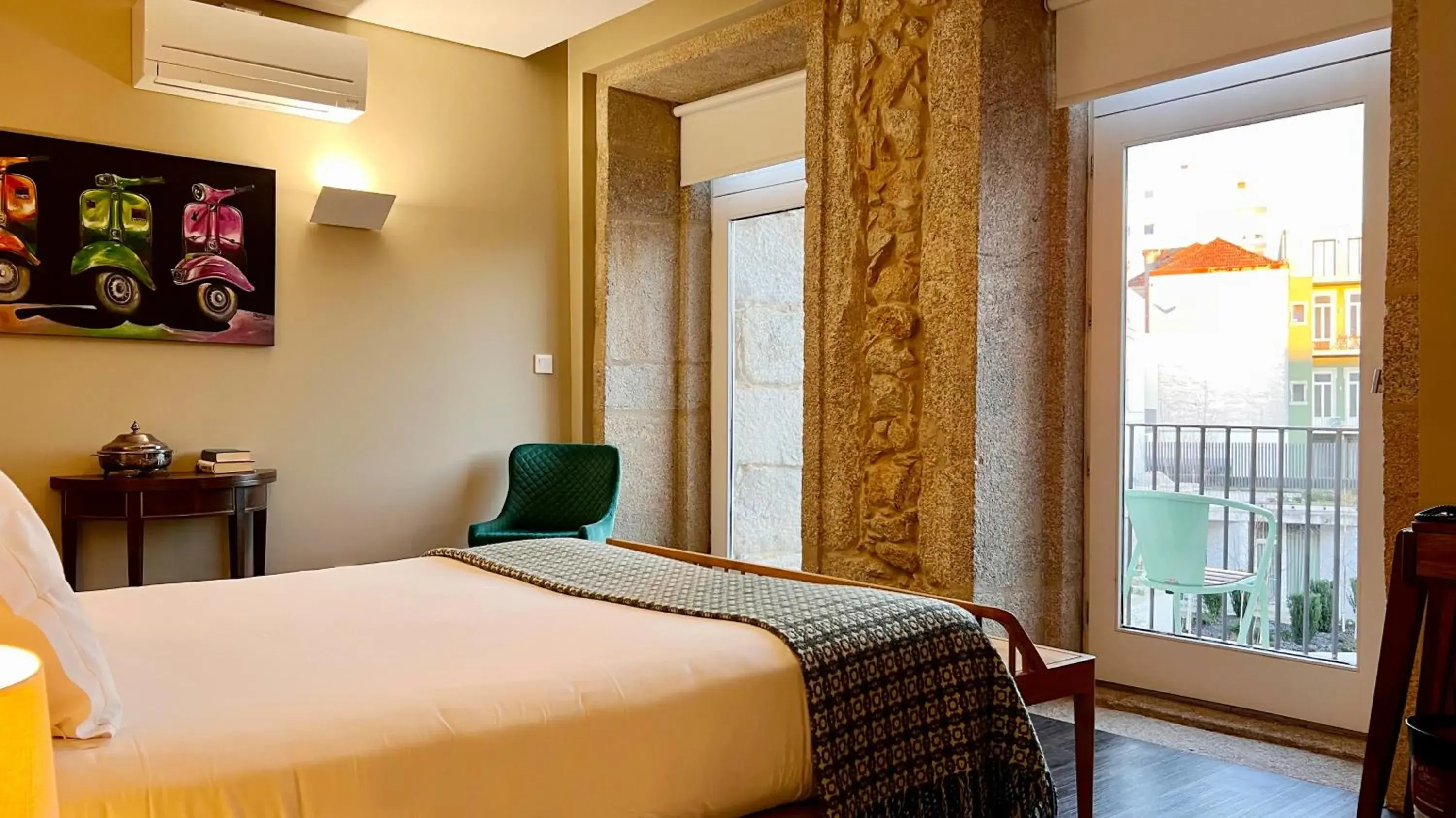 Superior Double Room with Balcony in Jardim da Batalha Boutique Hotel by Shiadu Superior Double Room with Balcony in Jardim da Batalha Boutique Hotel by Shiadu