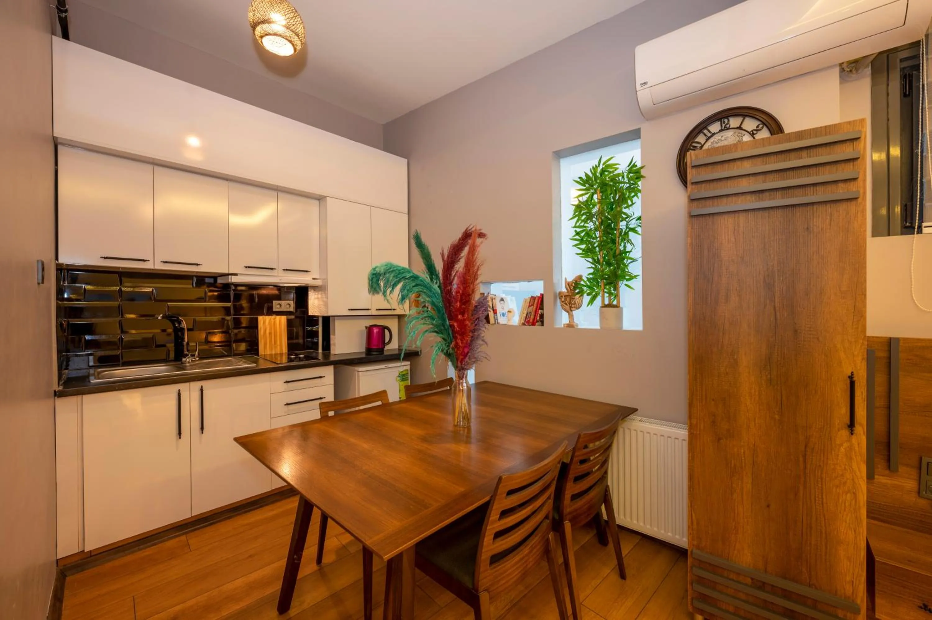 Kitchen or kitchenette in Dorne Suite Taksim Hotel