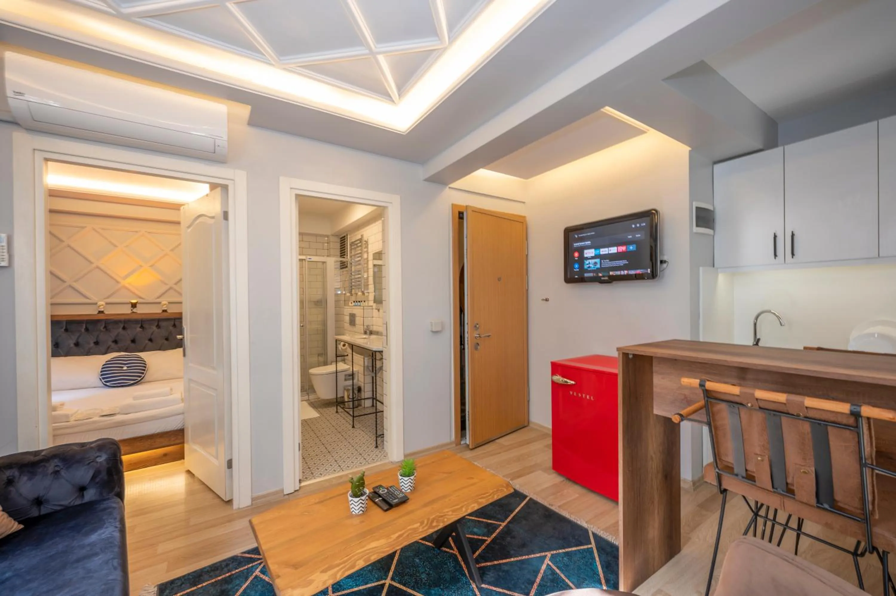 TV and multimedia in Dorne Suite Taksim Hotel