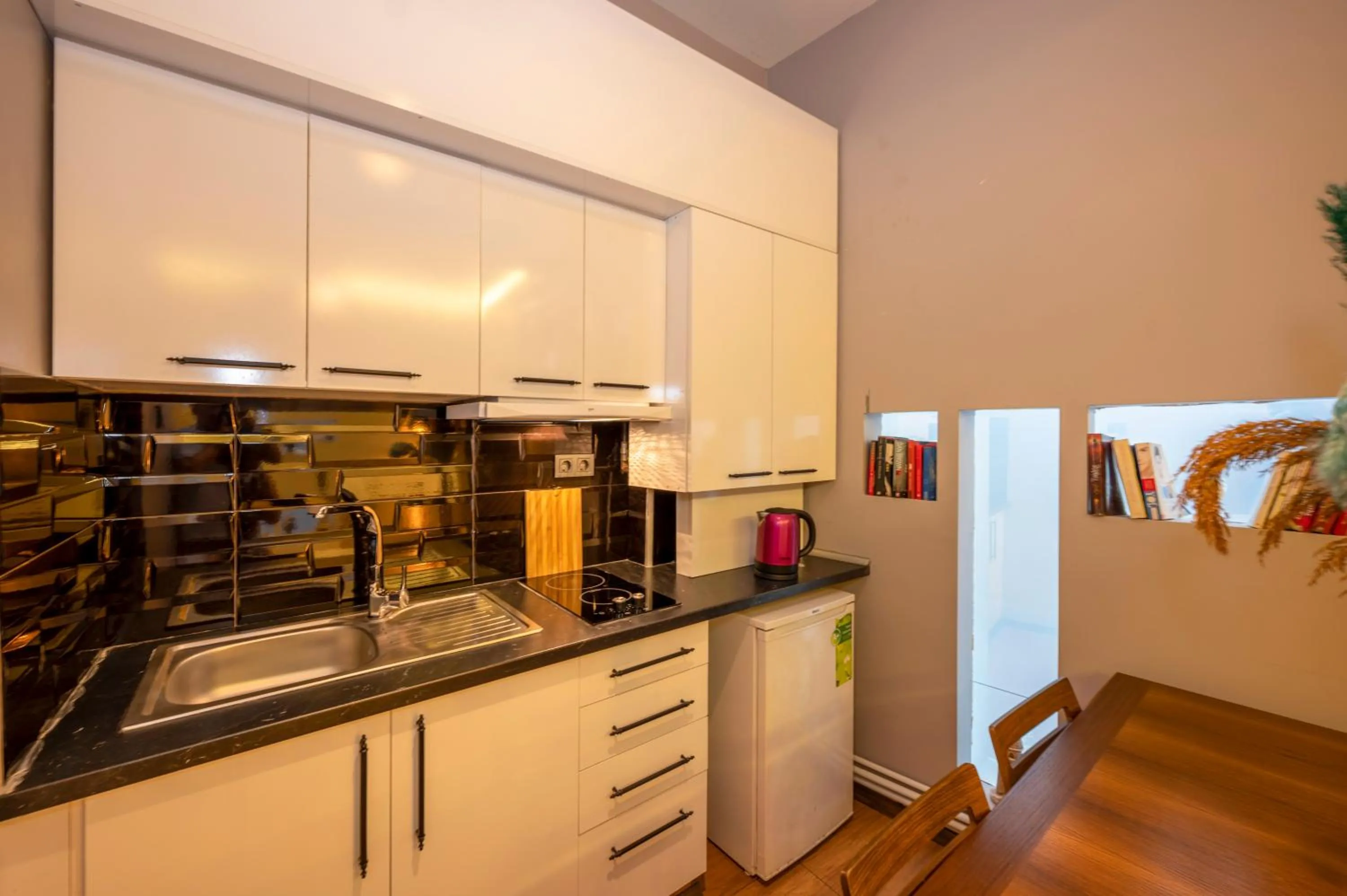 Kitchen or kitchenette in Dorne Suite Taksim Hotel