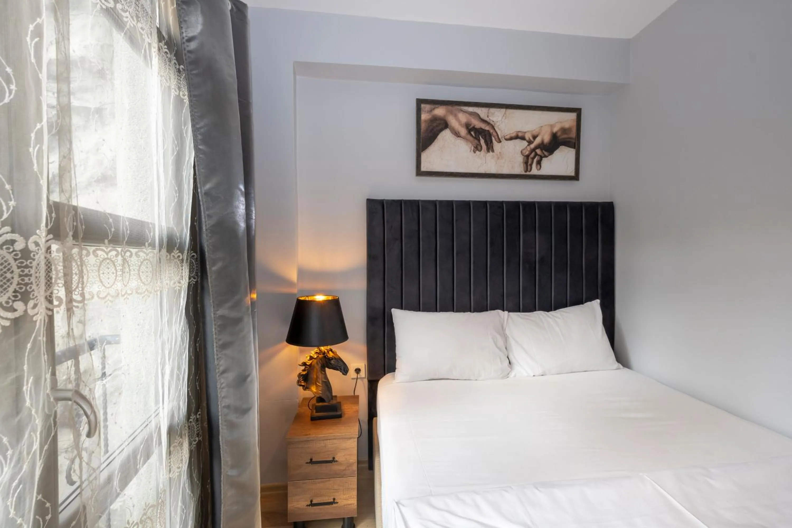 Bed in Dorne Suite Taksim Hotel