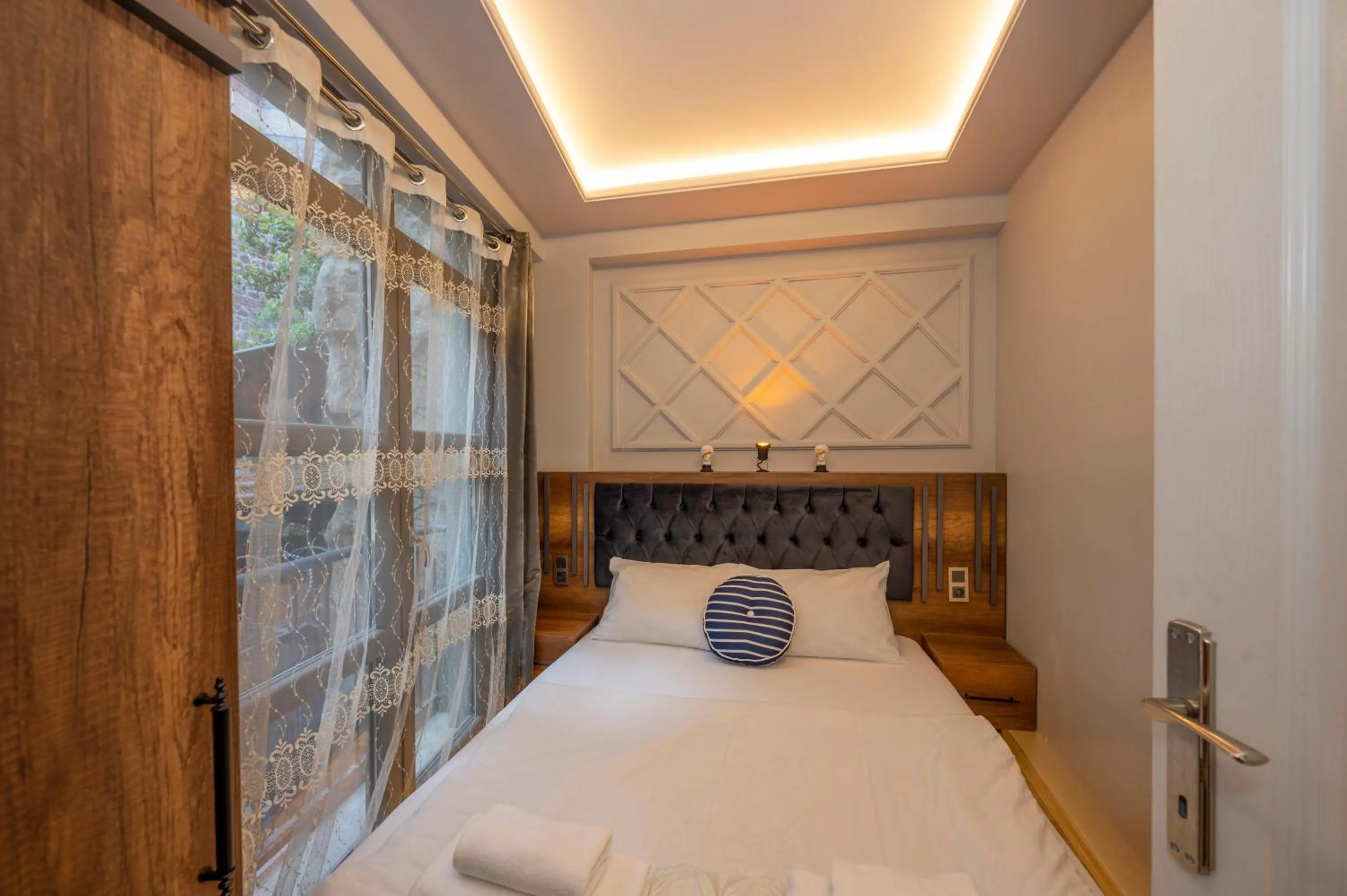 Bed in Dorne Suite Taksim Hotel