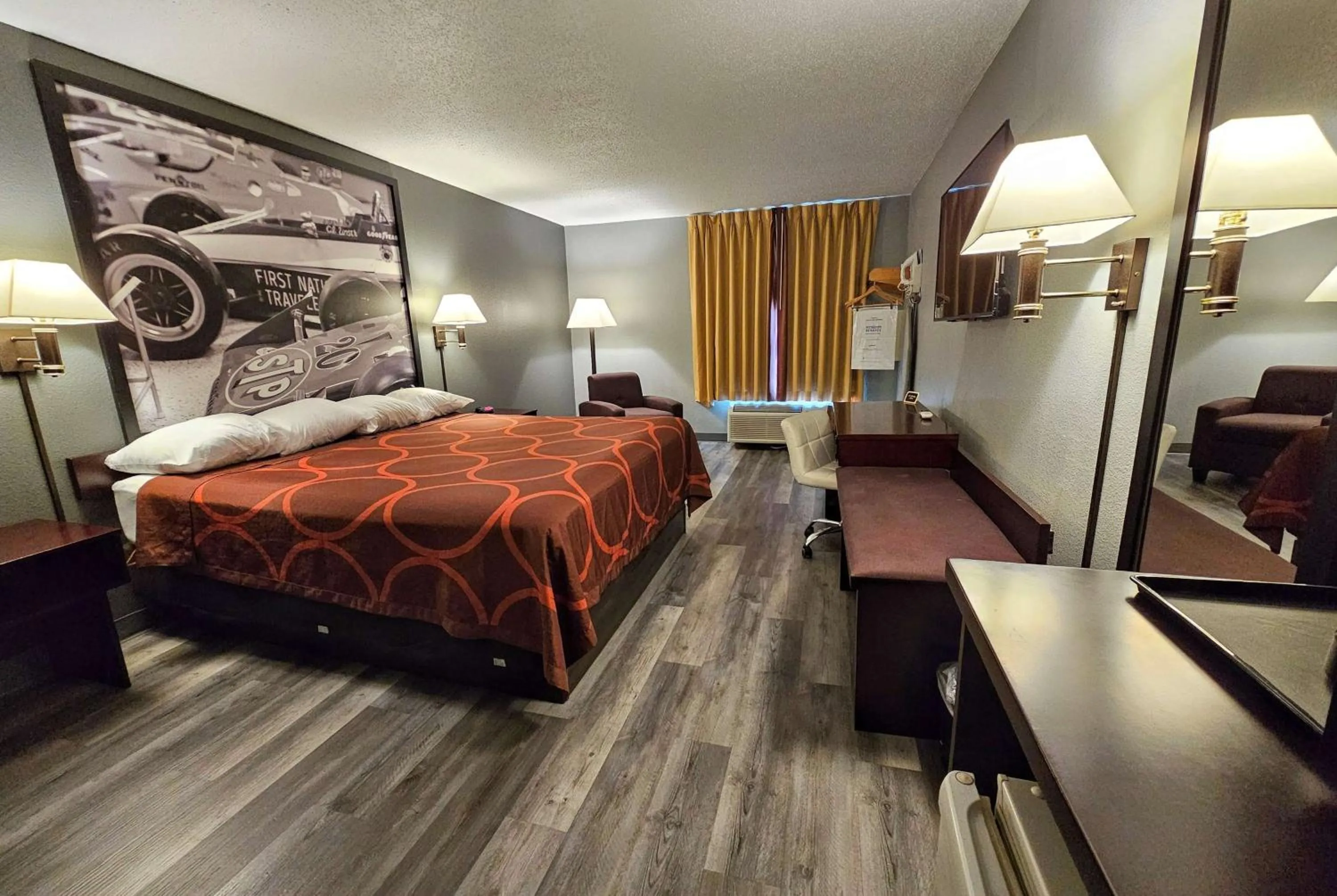 Photo of the whole room, Bed in Super 8 by Wyndham Cloverdale IN