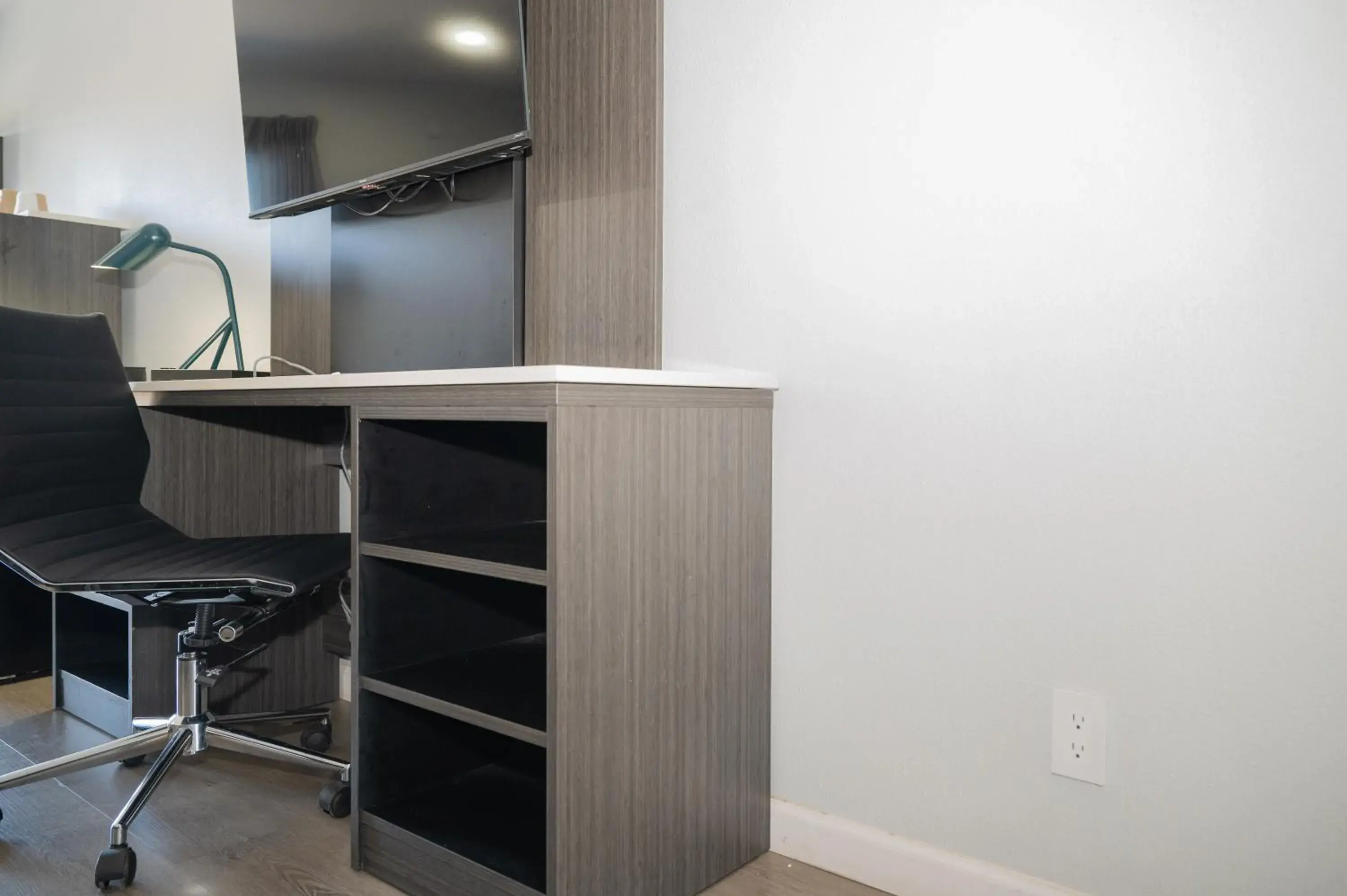 Standard King Room - Non-Smoking in Motel 6 Soledad, CA Standard King Room - Non-Smoking in Motel 6 Soledad, CA