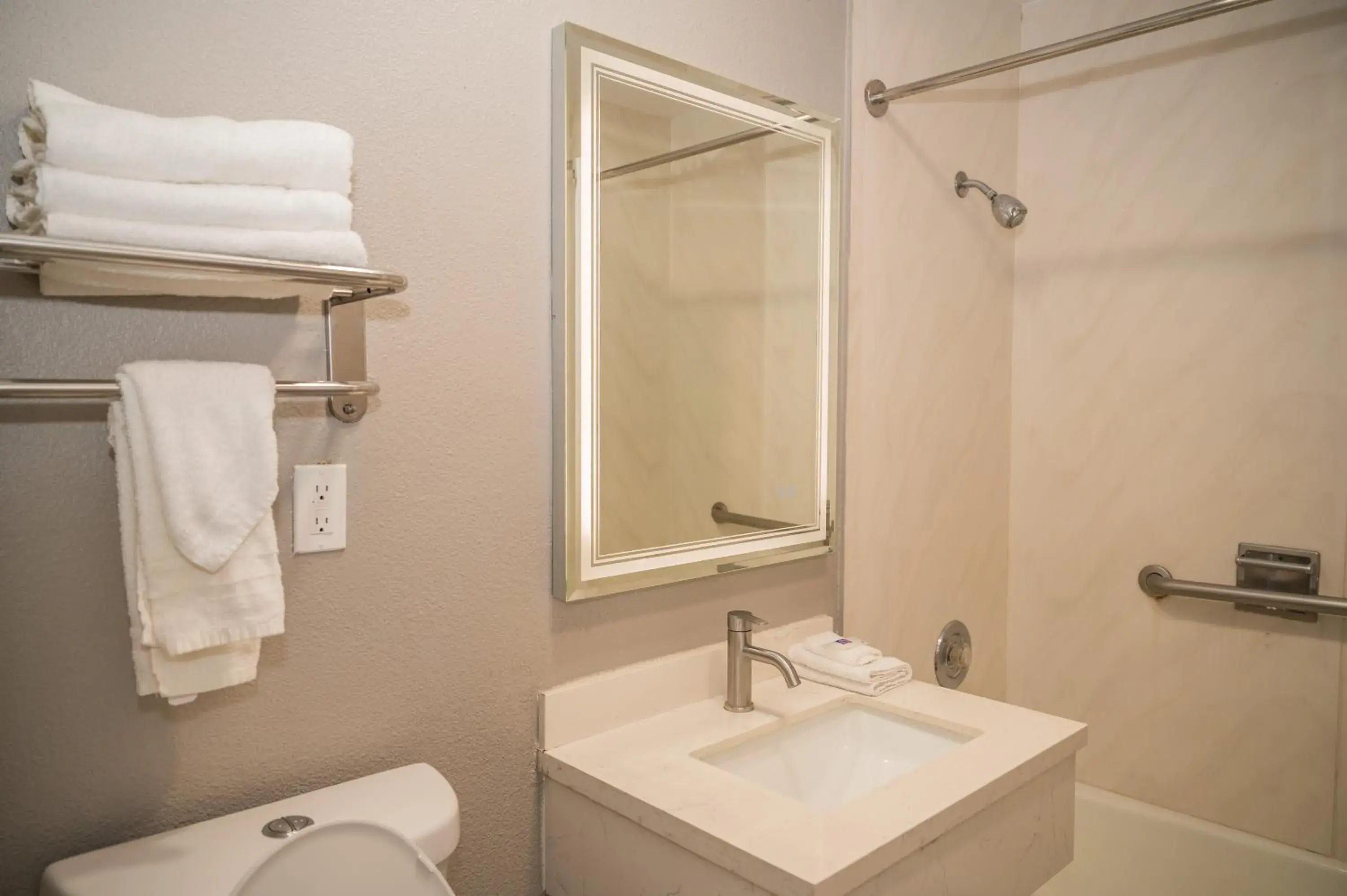 Standard Suite - Non-Smoking in Motel 6 Soledad, CA Standard Suite - Non-Smoking in Motel 6 Soledad, CA