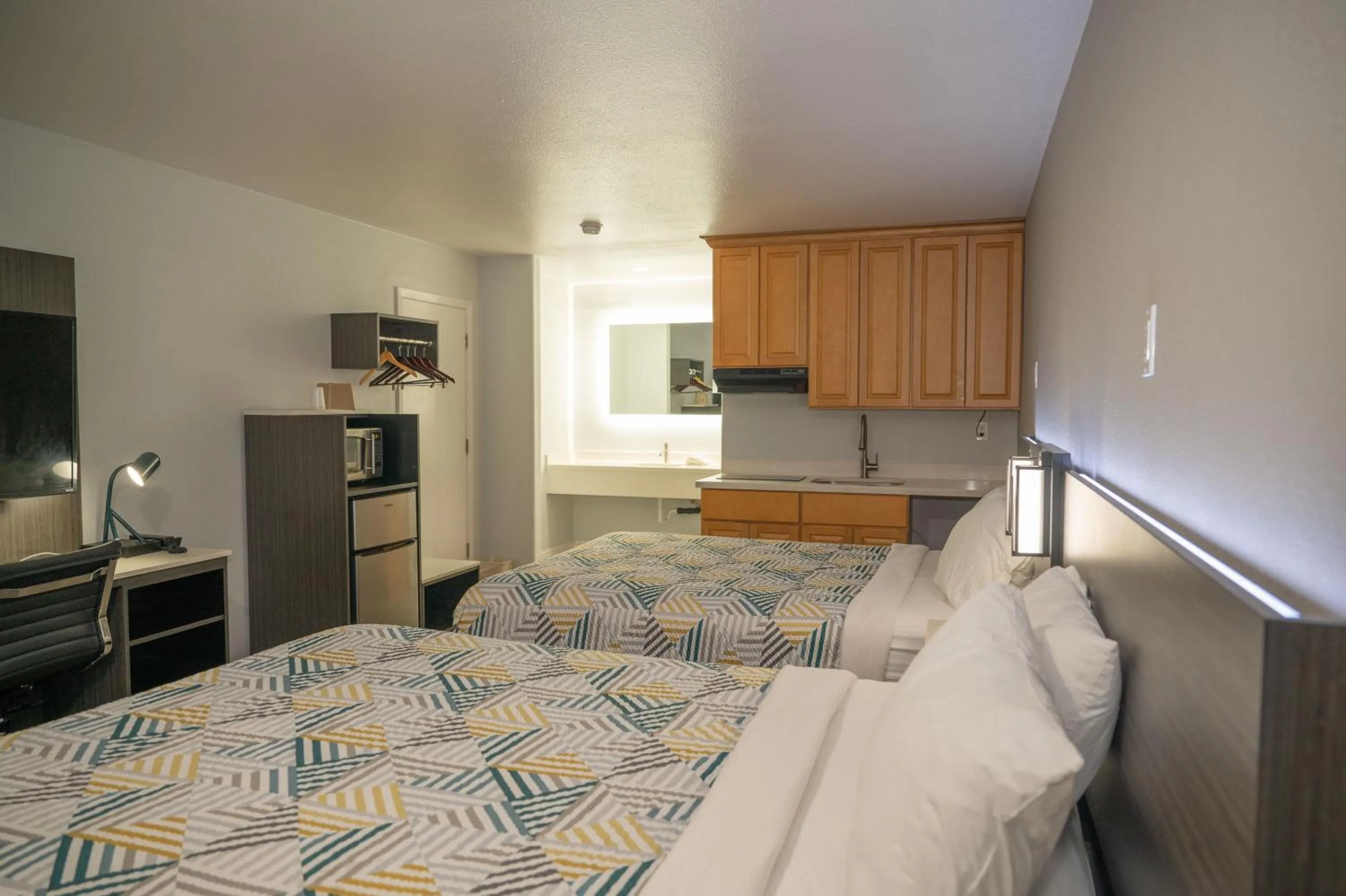 Bedroom, Bed in Motel 6 Soledad, CA