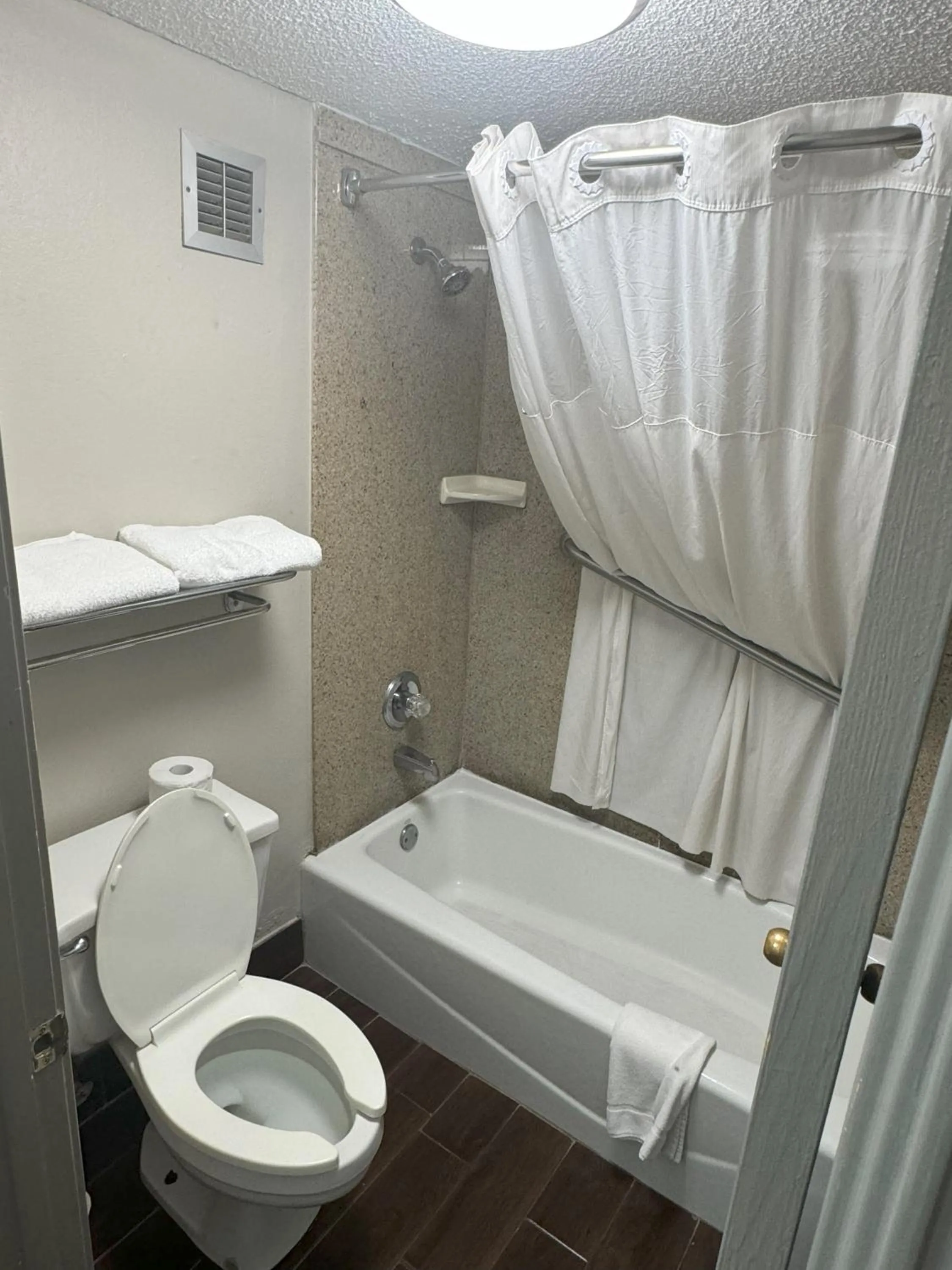 Days Inn & Suites by Wyndham Tuscaloosa - Univ. of Alabama