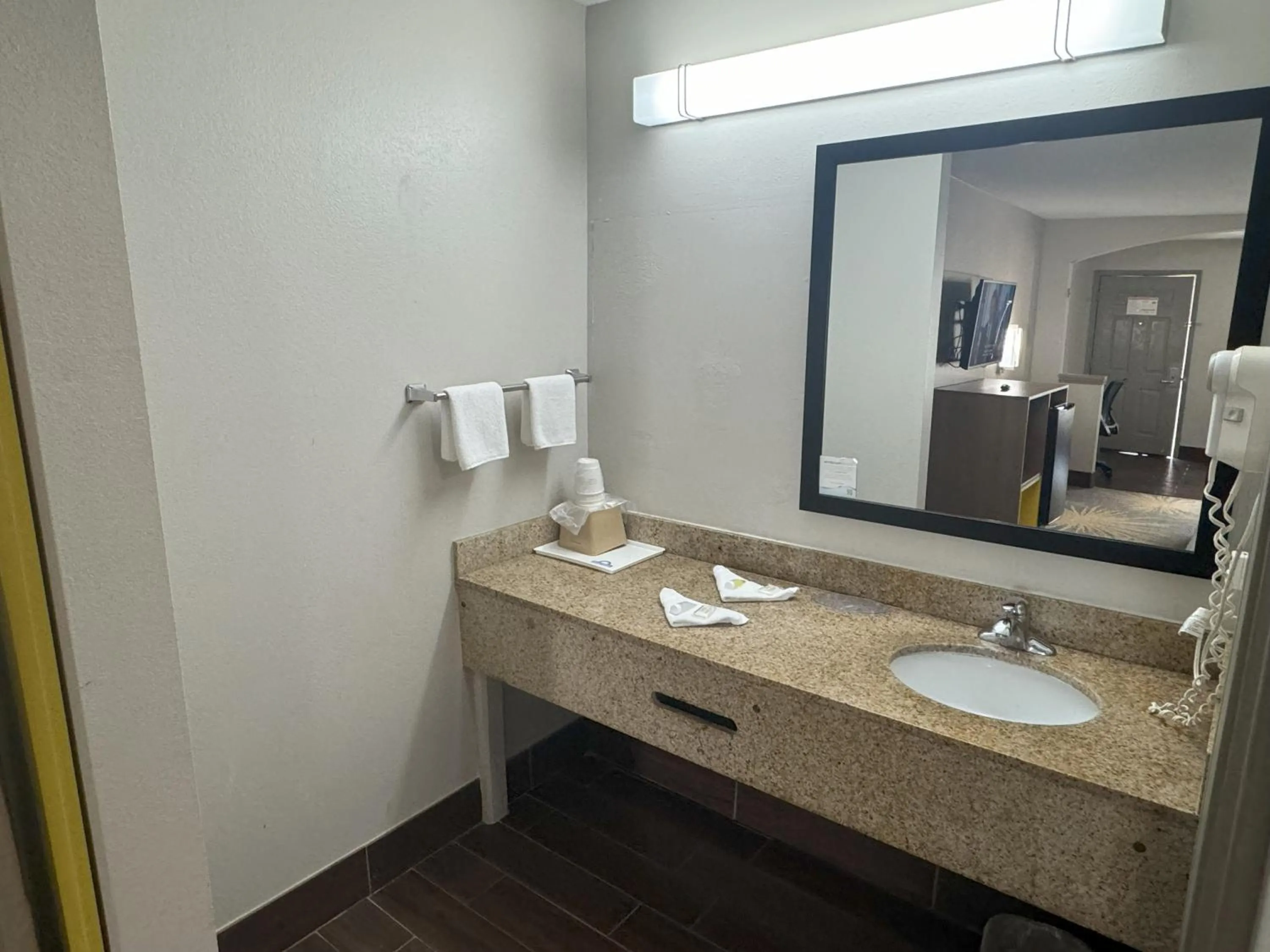 Days Inn & Suites by Wyndham Tuscaloosa - Univ. of Alabama