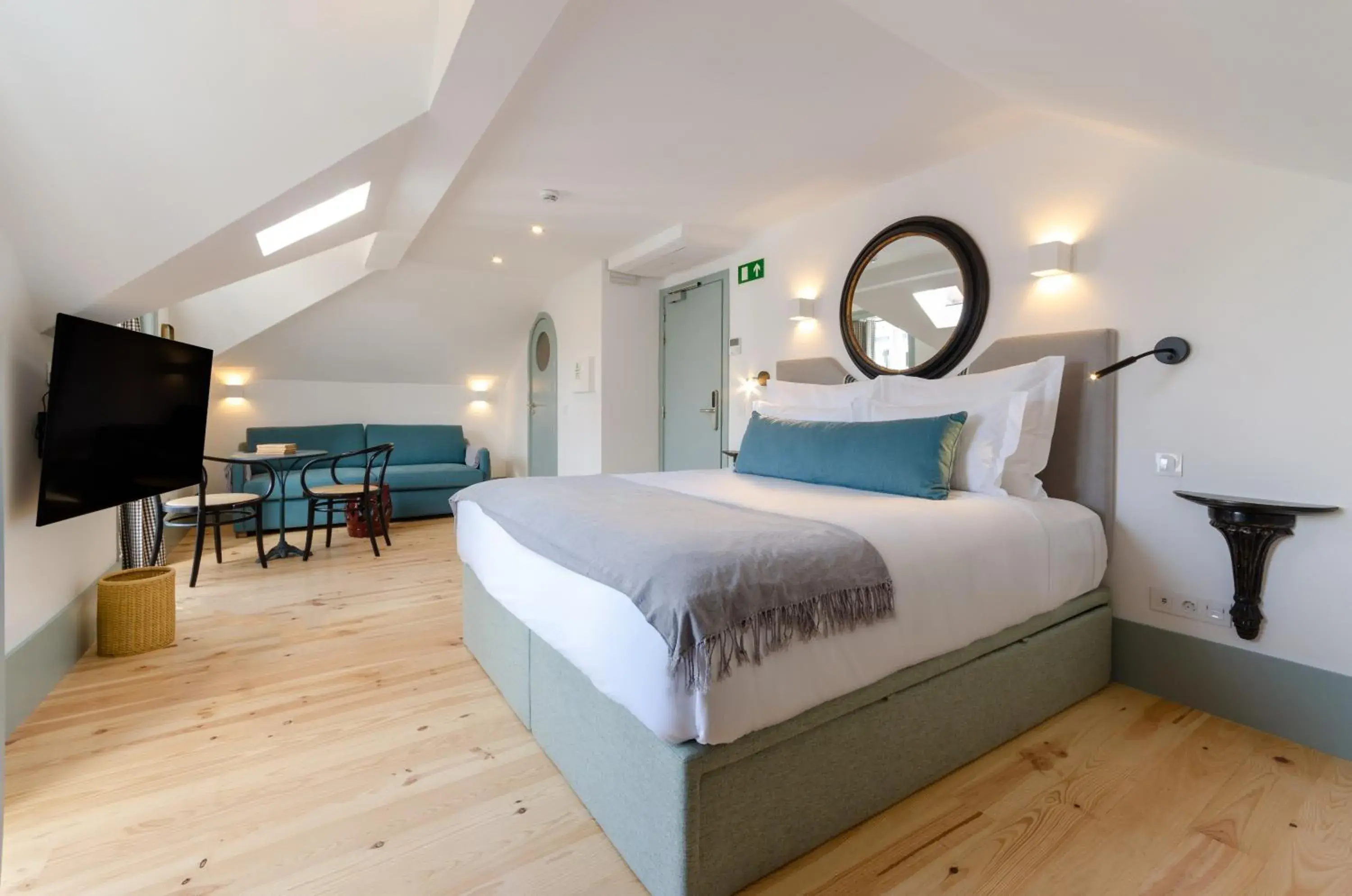 Mansard Junior Suite with City View in Westlight Cascais Chalet - Adults Only Mansard Junior Suite with City View in Westlight Cascais Chalet - Adults Only