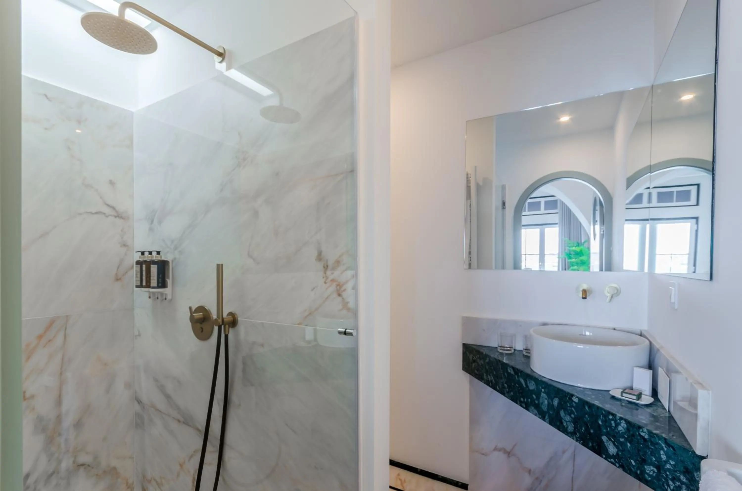 Shower in Westlight Cascais Chalet - Adults Only