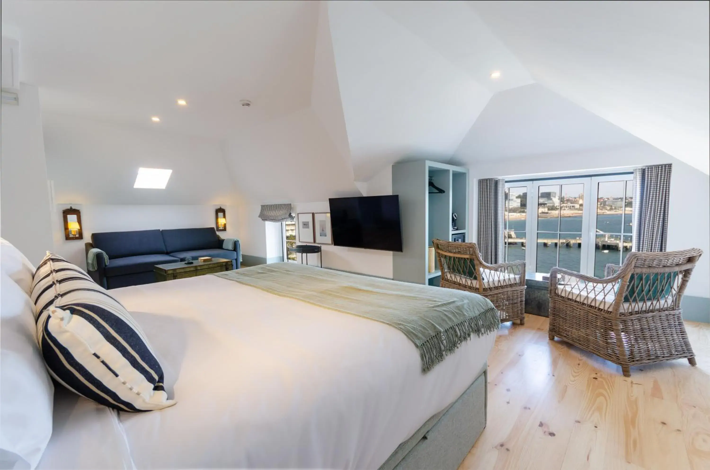 Mansard Junior Suite with Sea View in Westlight Cascais Chalet - Adults Only Mansard Junior Suite with Sea View in Westlight Cascais Chalet - Adults Only