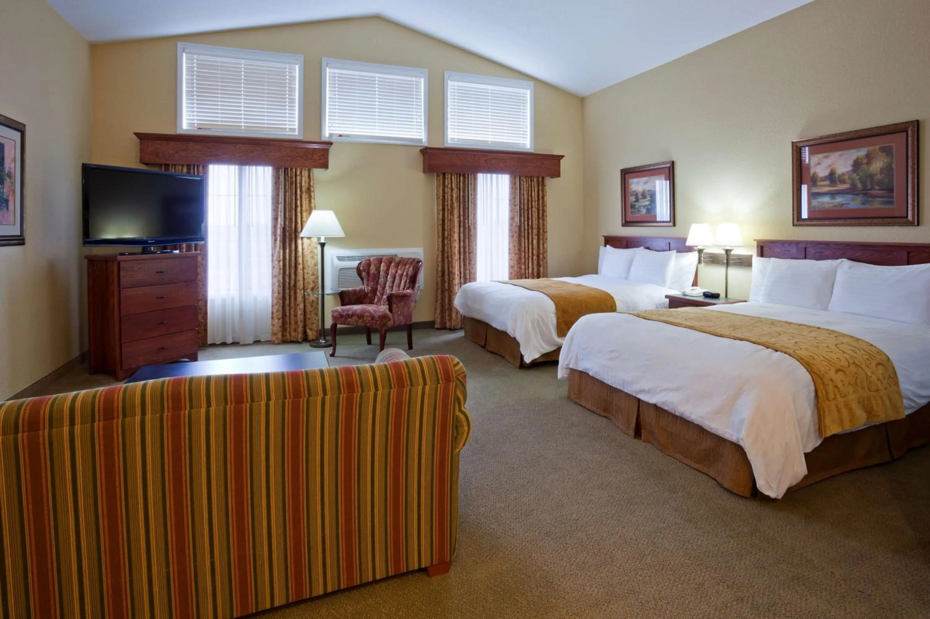 Bed in GrandStay Residential Suites Hotel Faribault