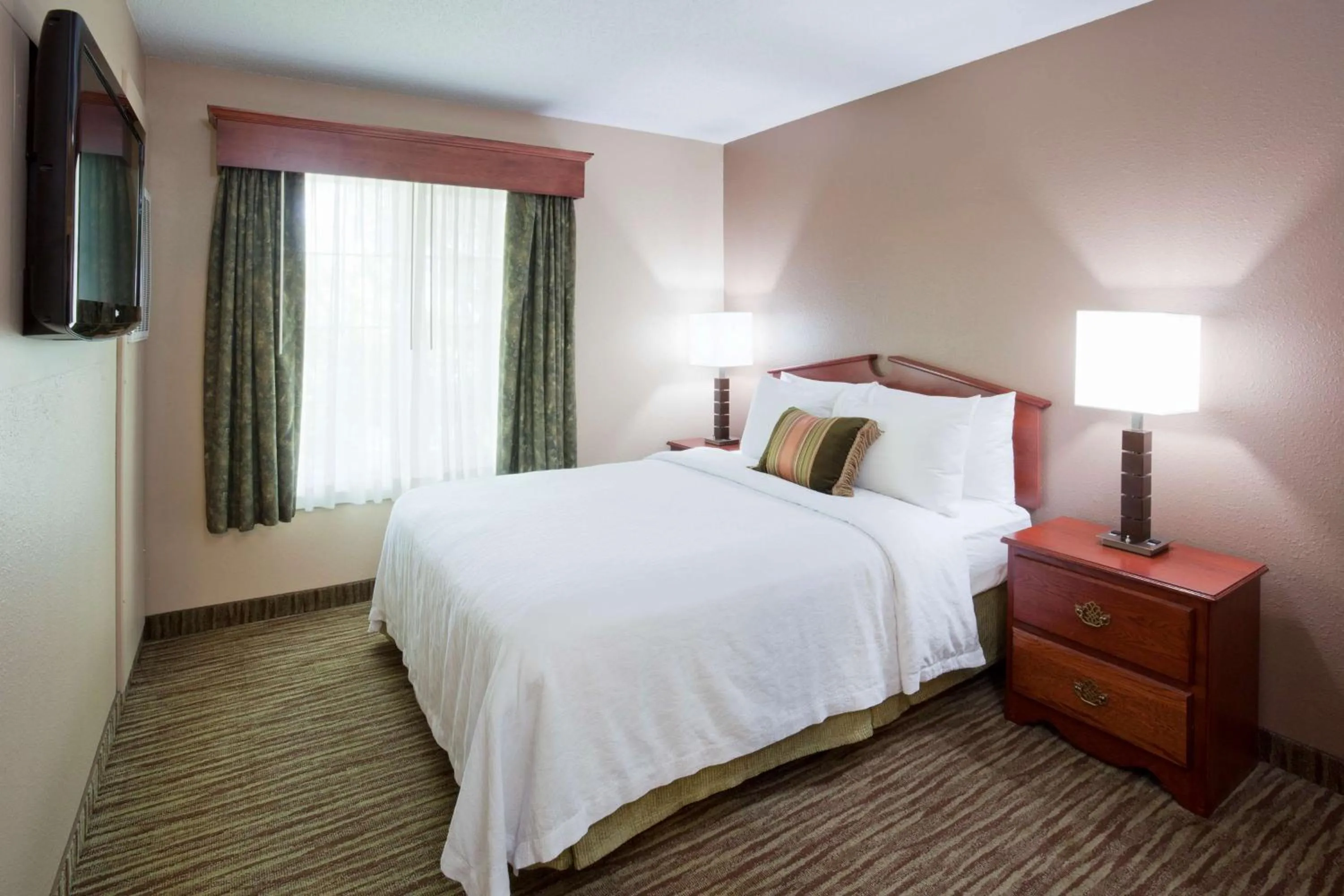 Bed in GrandStay Residential Suites Hotel Faribault