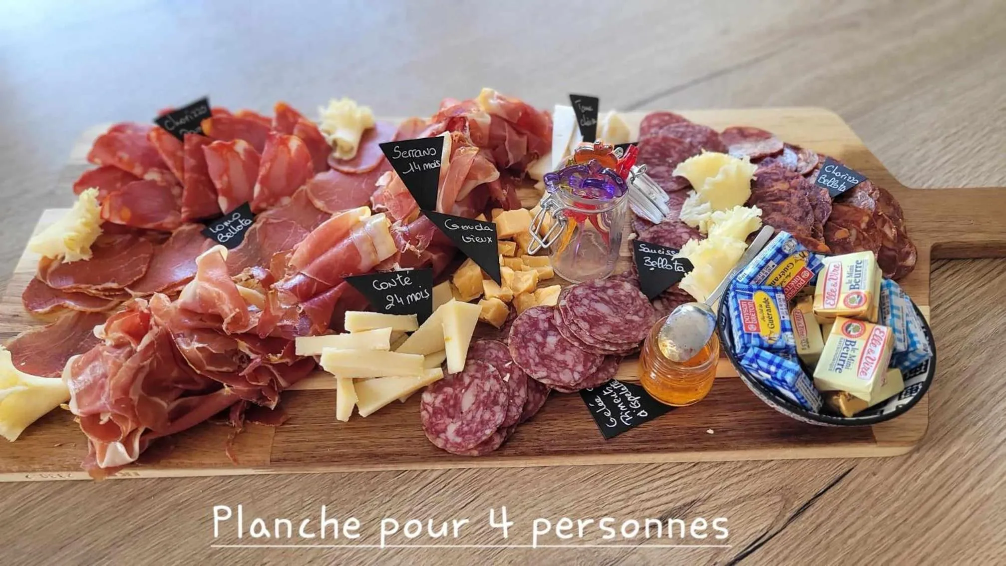 Food and drinks in A L'OMBRE DE LA TREILLE -Proche Saint-Emilion