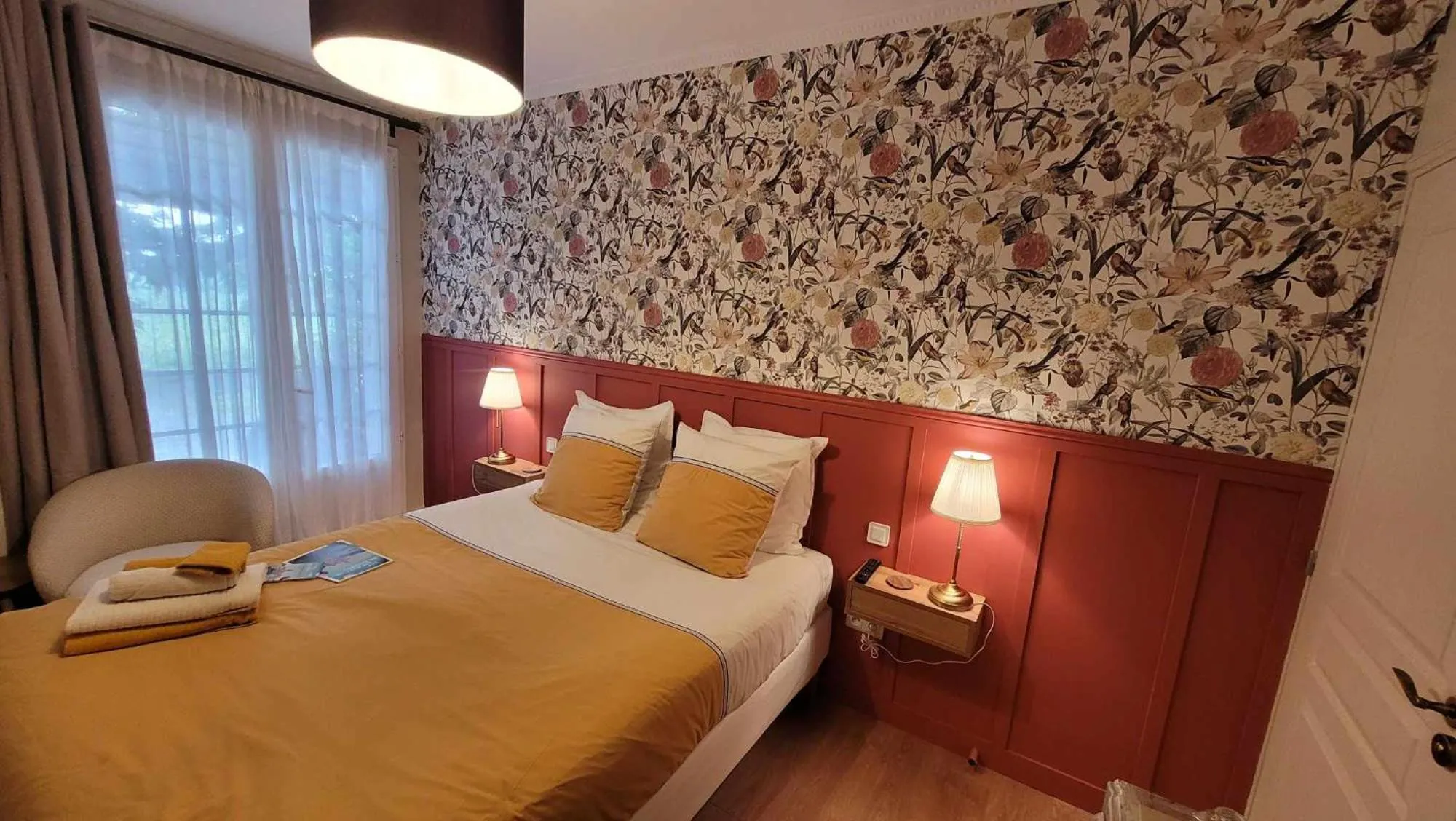 Photo of the whole room, Bed in A L'OMBRE DE LA TREILLE -Proche Saint-Emilion