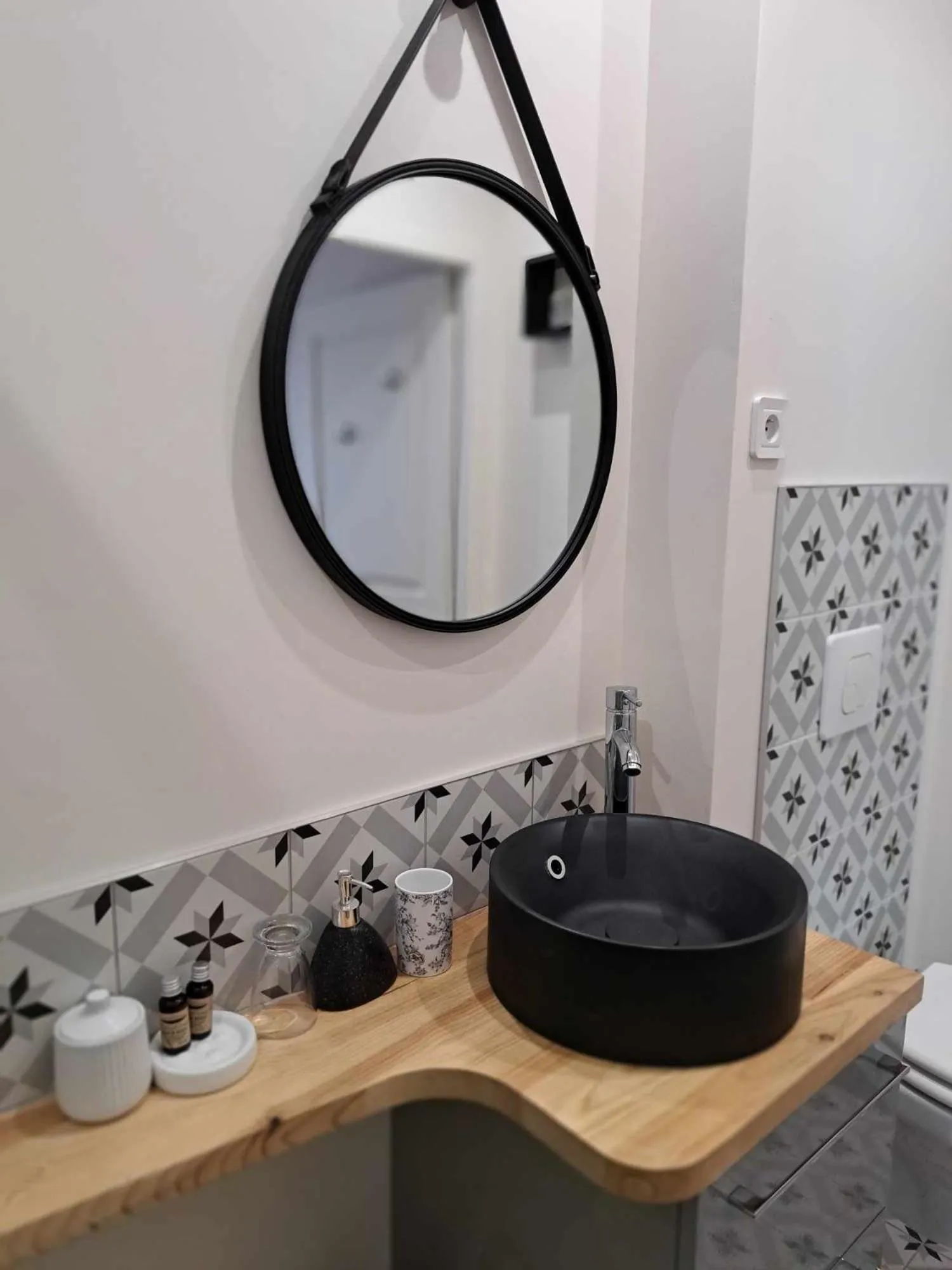 Bathroom in A L'OMBRE DE LA TREILLE -Proche Saint-Emilion