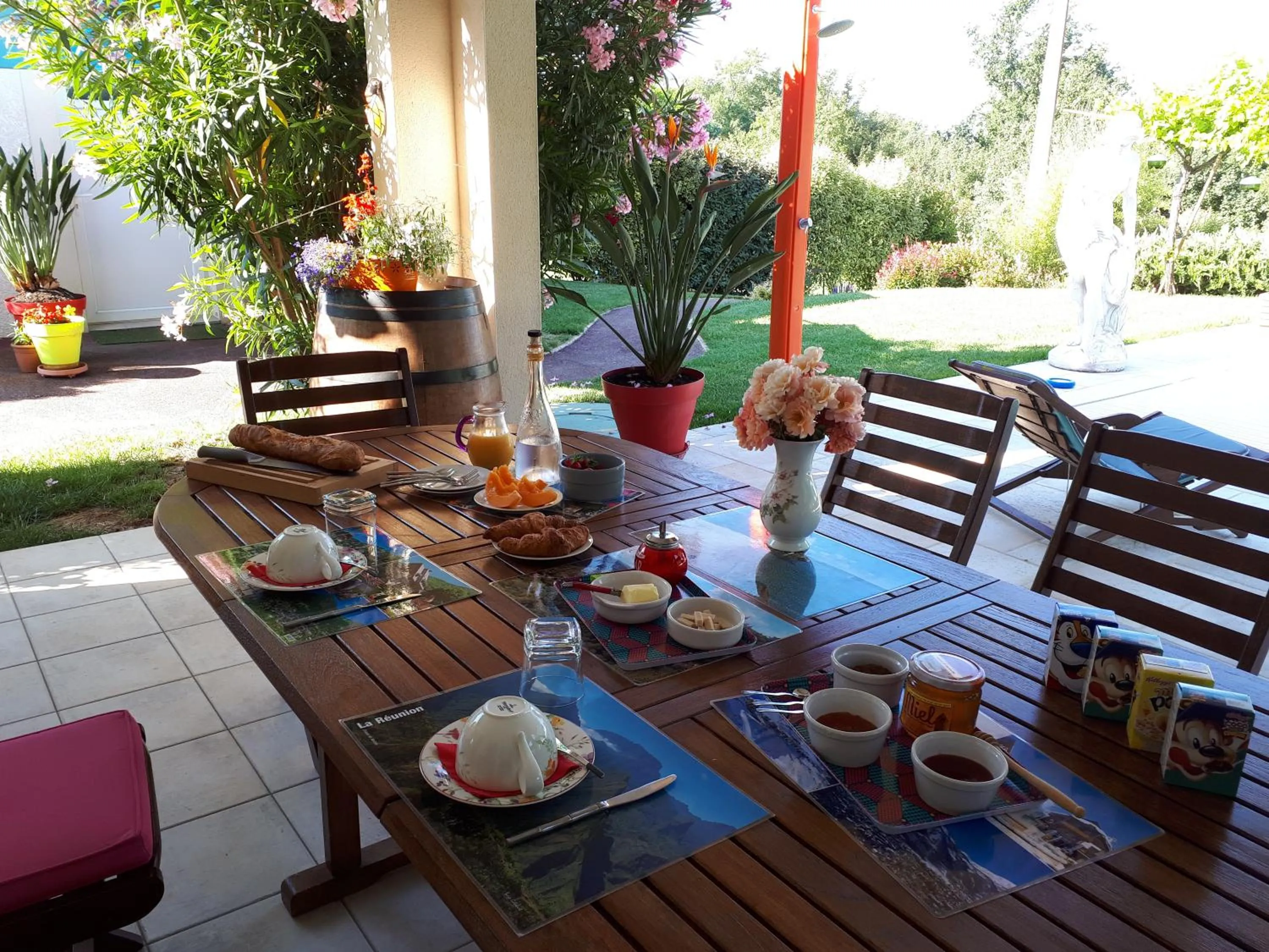 Breakfast in La Chênaie