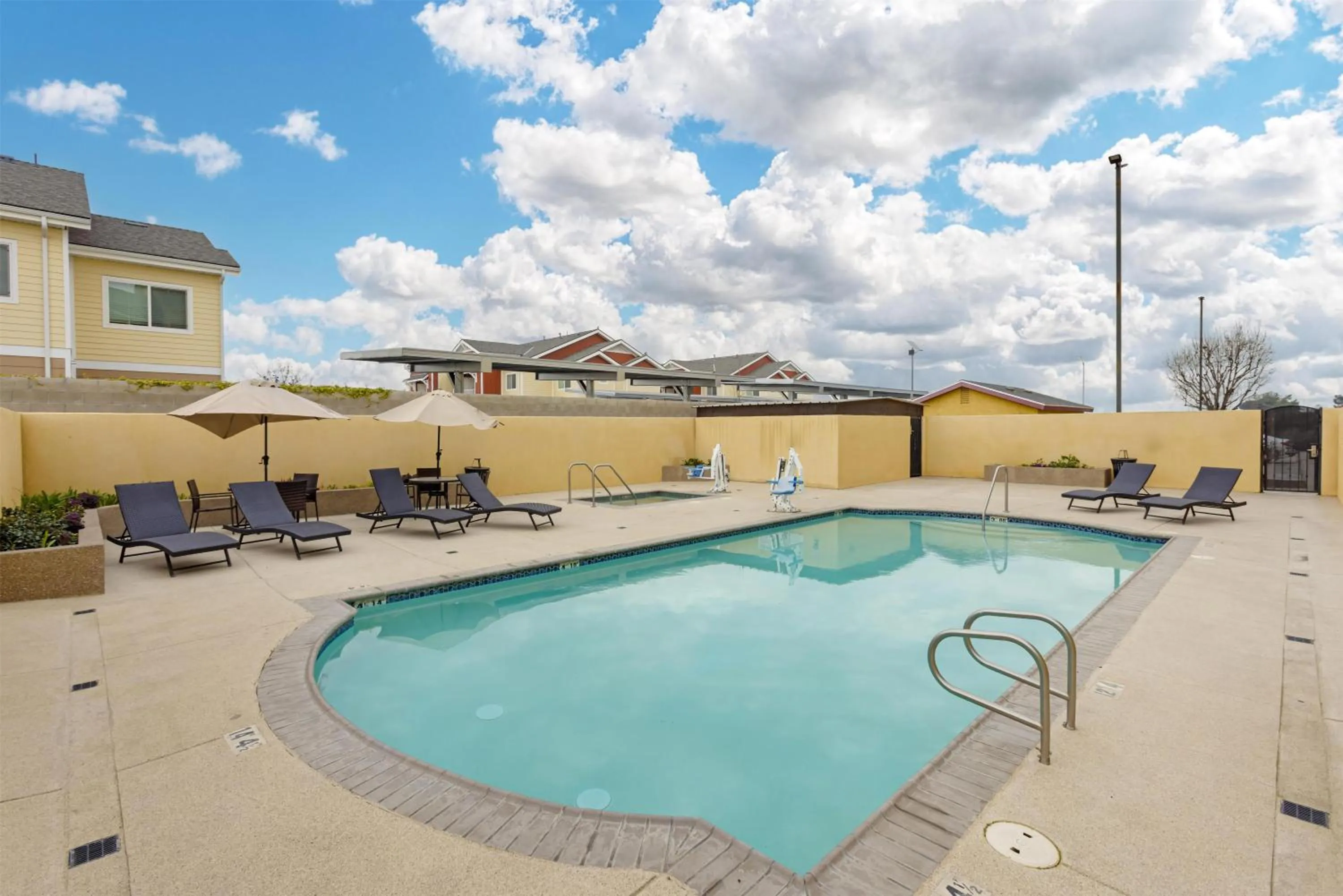 Pool view in Best Western Plus Wasco Inn & Suites