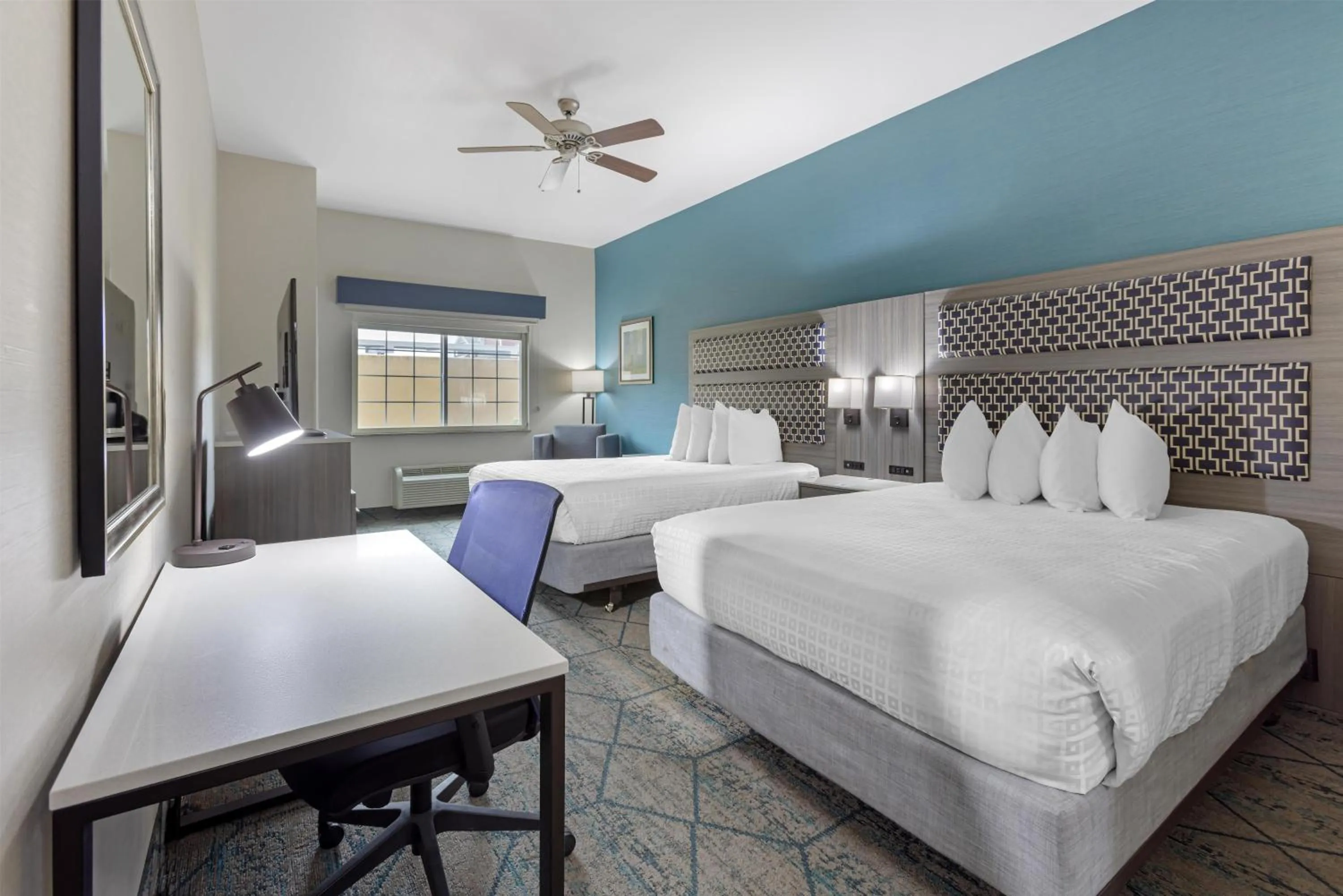 Bedroom, Bed in Best Western Plus Wasco Inn & Suites