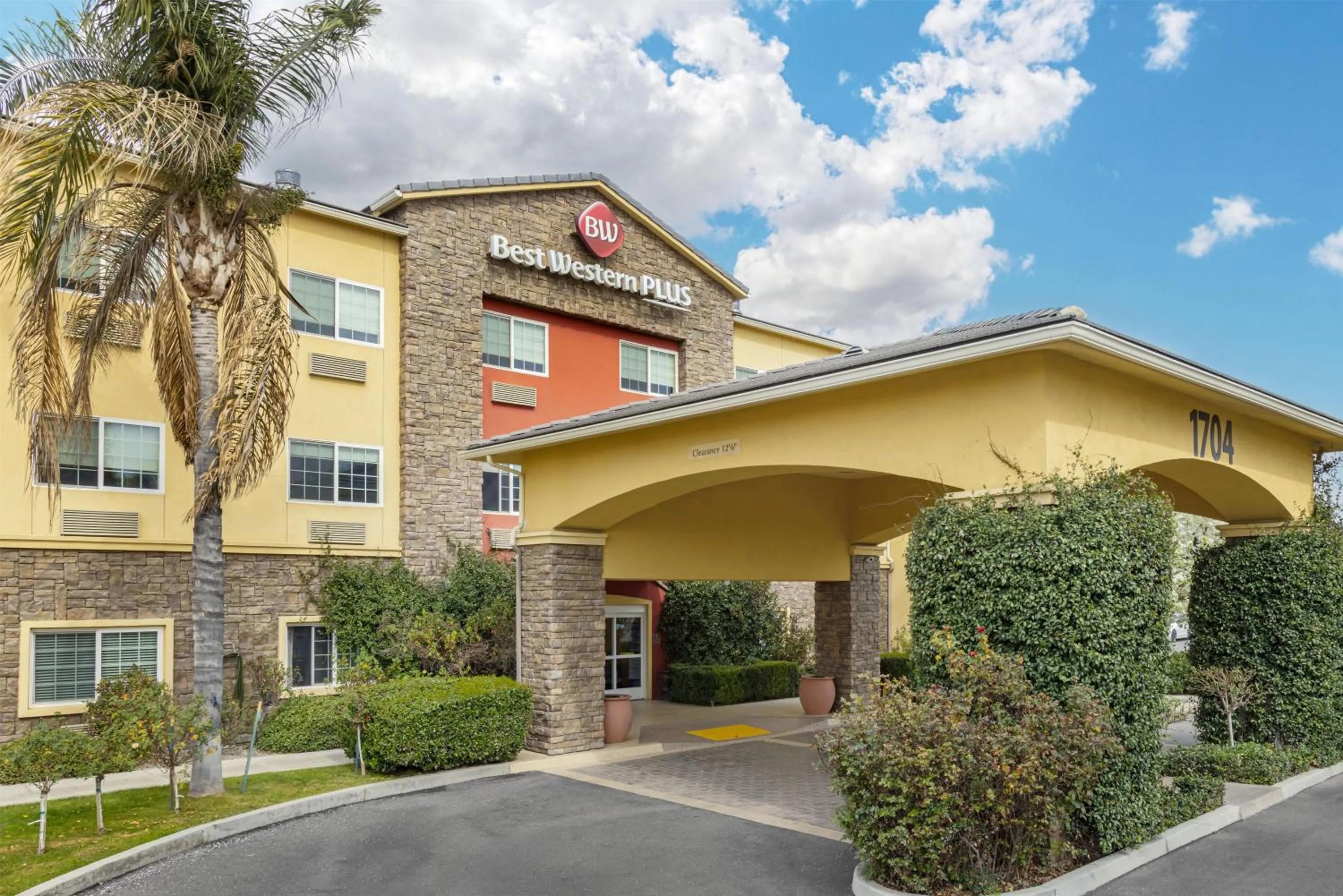 Property building in Best Western Plus Wasco Inn & Suites
