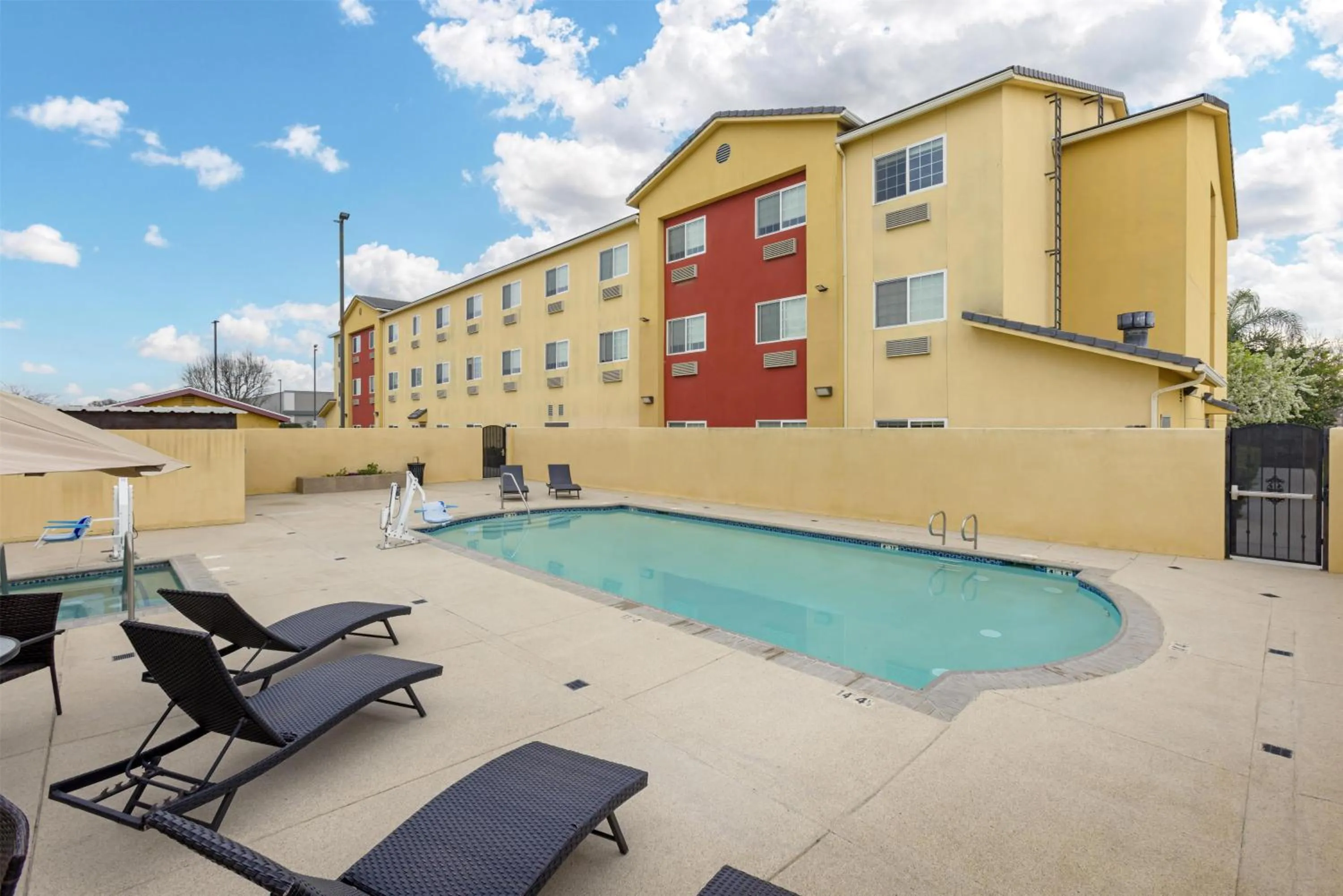 Pool view in Best Western Plus Wasco Inn & Suites