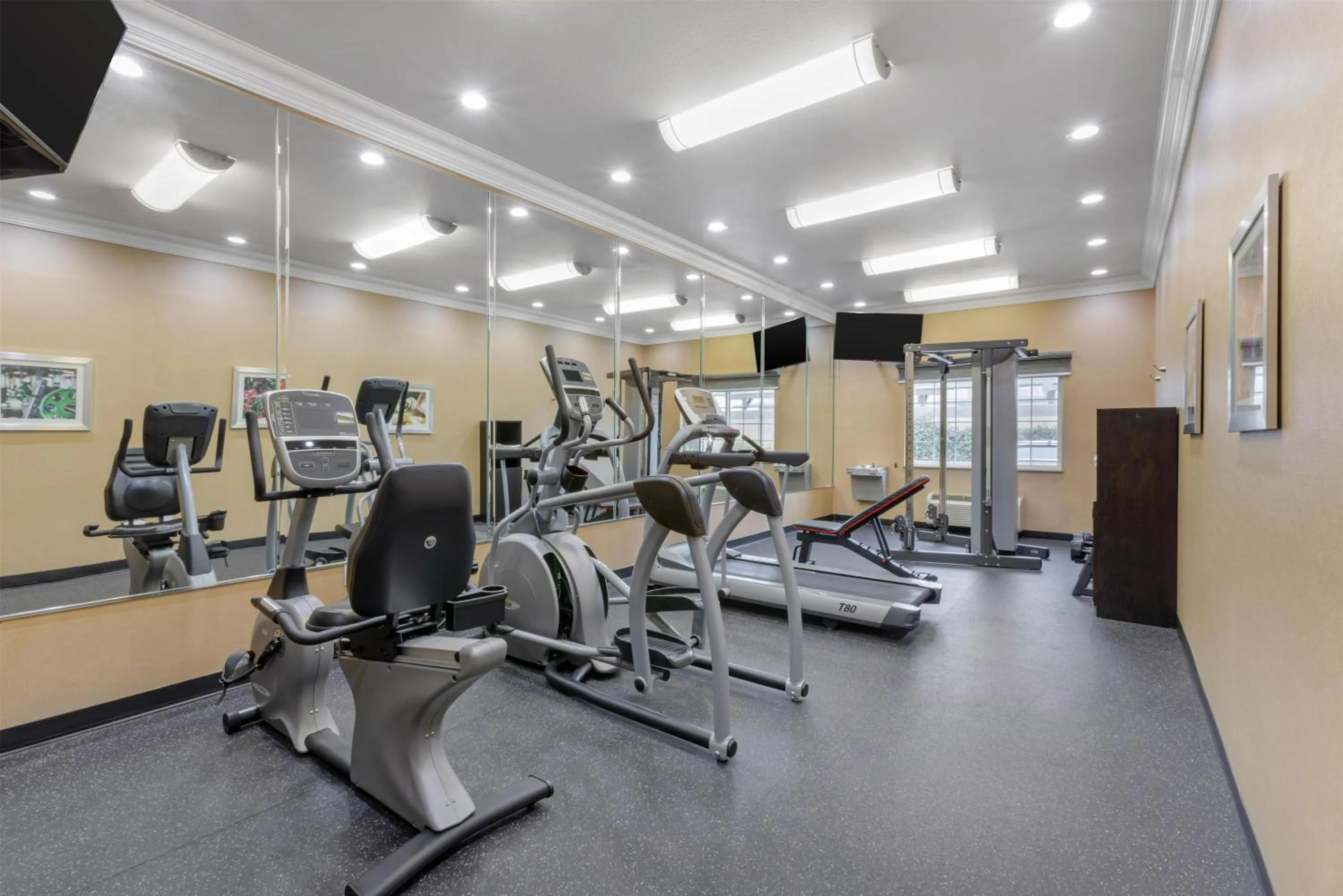Fitness centre/facilities in Best Western Plus Wasco Inn & Suites