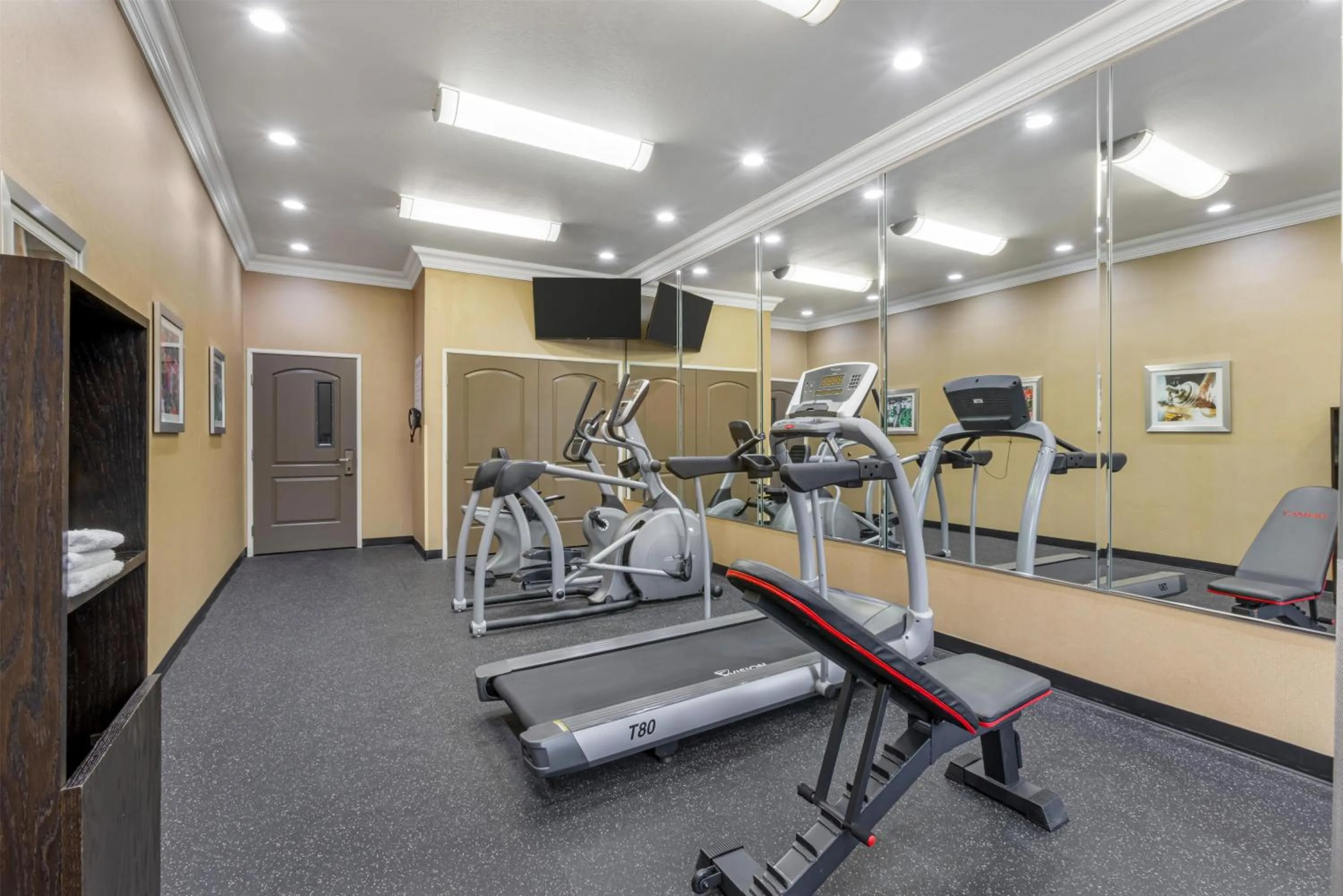Fitness centre/facilities in Best Western Plus Wasco Inn & Suites