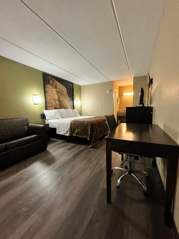 King Room - Smoking in Super 8 by Wyndham Shelby King Room - Smoking in Super 8 by Wyndham Shelby