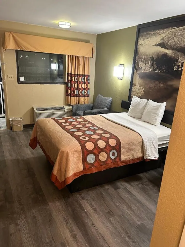 Super 8 by Wyndham Shelby