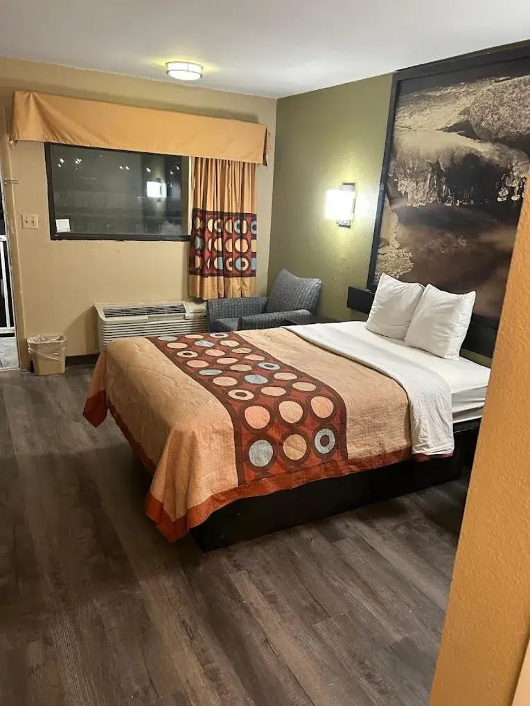 Double Room - Non-Smoking in Super 8 by Wyndham Shelby Double Room - Non-Smoking in Super 8 by Wyndham Shelby