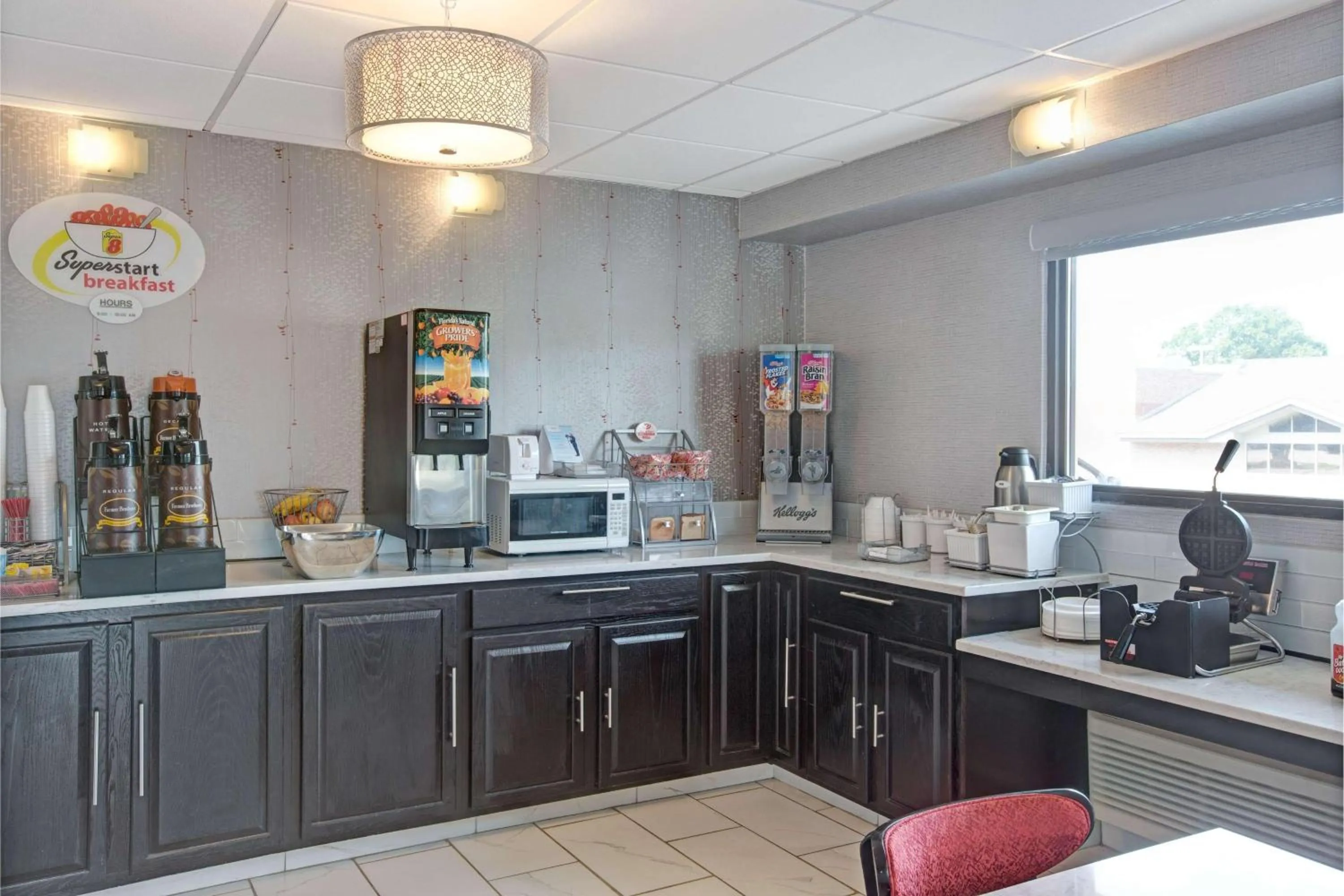 Breakfast in Super 8 by Wyndham Shelby