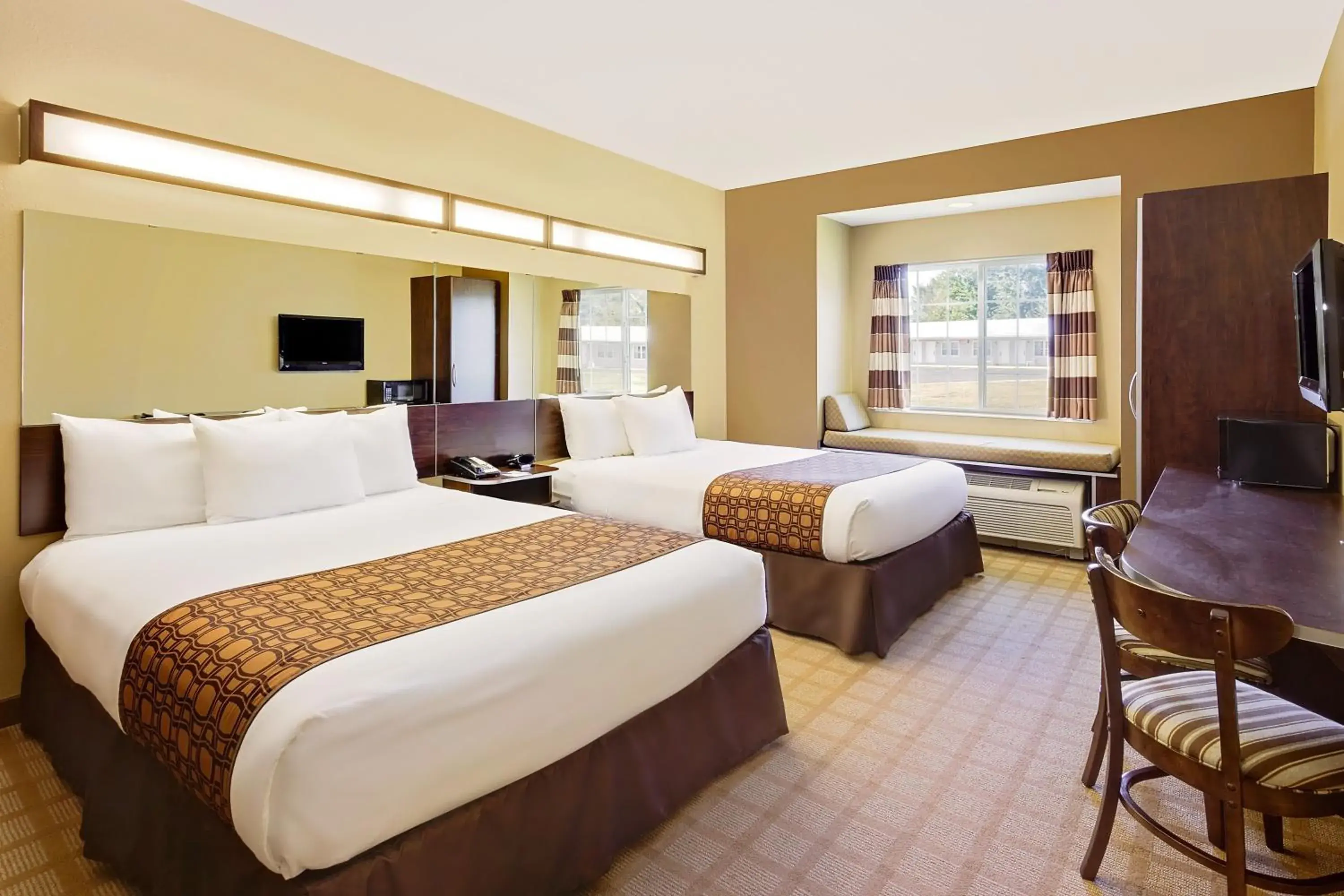 Queen Room with Two Queen Beds - Mobility Access/Non-Smoking in Microtel Inn & Suites by Wyndham Prairie du Chien Queen Room with Two Queen Beds - Mobility Access/Non-Smoking in Microtel Inn & Suites by Wyndham Prairie du Chien