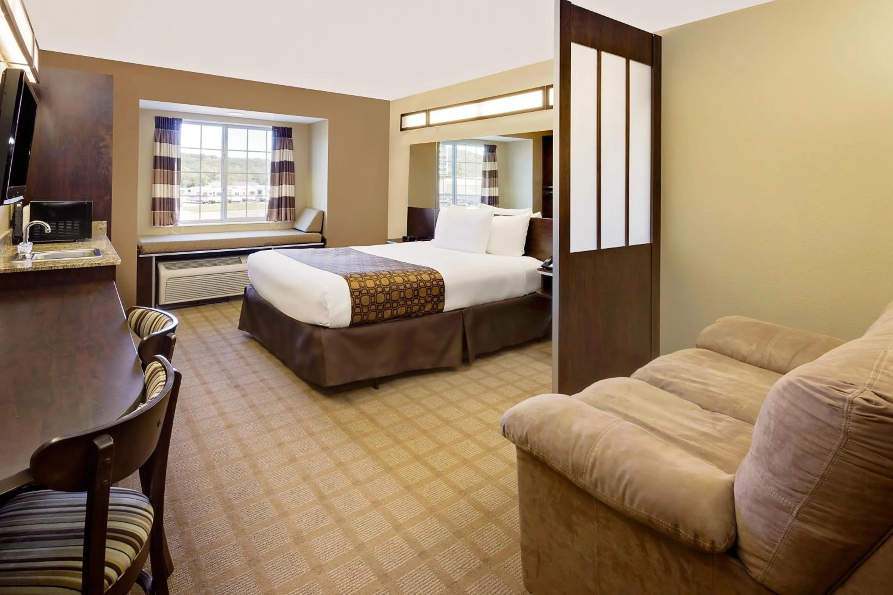 Bed in Microtel Inn & Suites by Wyndham Prairie du Chien