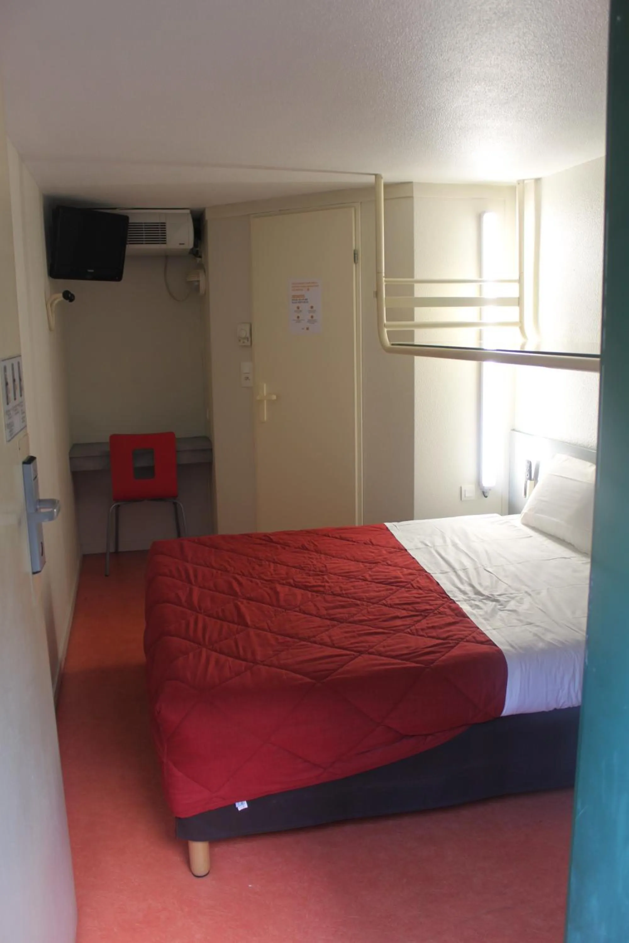 Bedroom, Bed in Hôtel Premiere Classe Pamiers