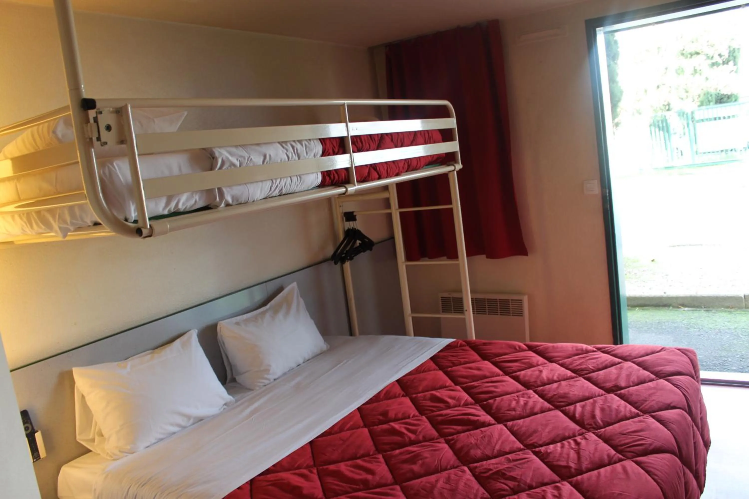 Bedroom, Bed in Hôtel Premiere Classe Pamiers