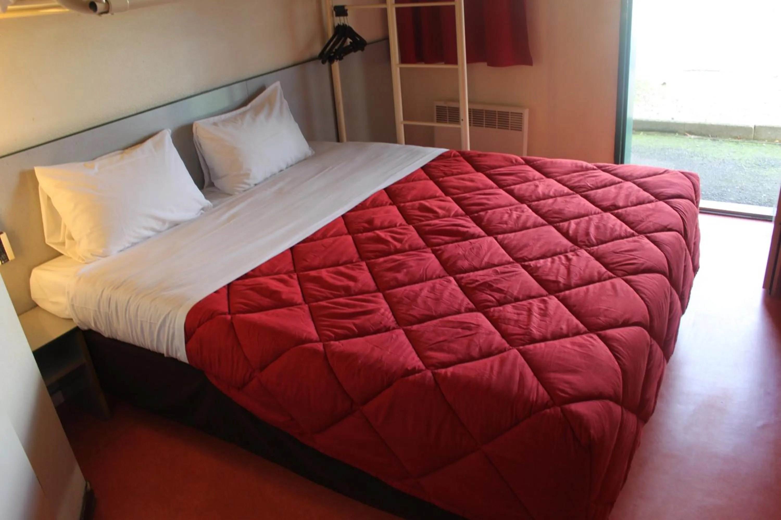 Bedroom, Bed in Hôtel Premiere Classe Pamiers