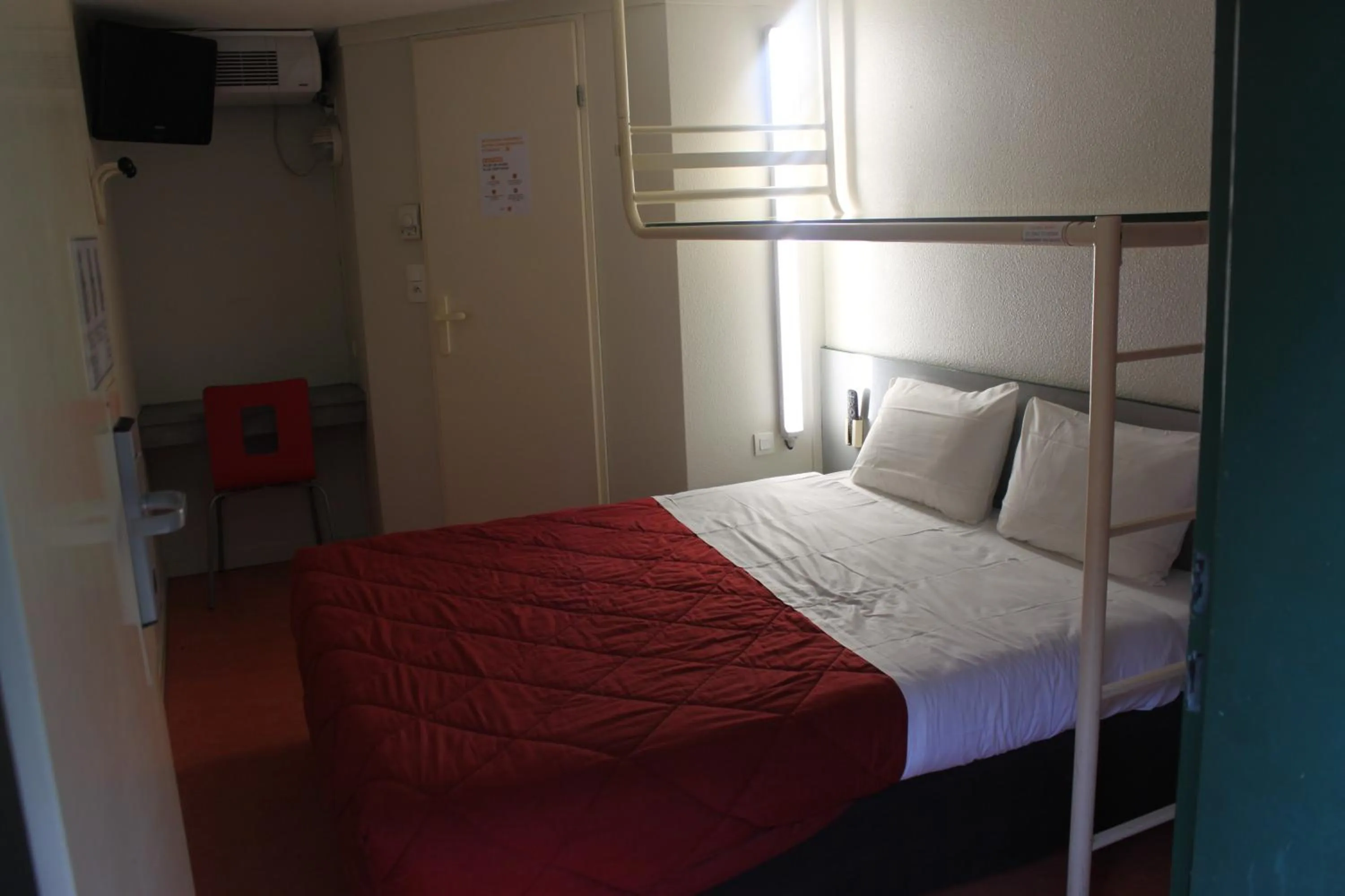 Bedroom, Bed in Hôtel Premiere Classe Pamiers