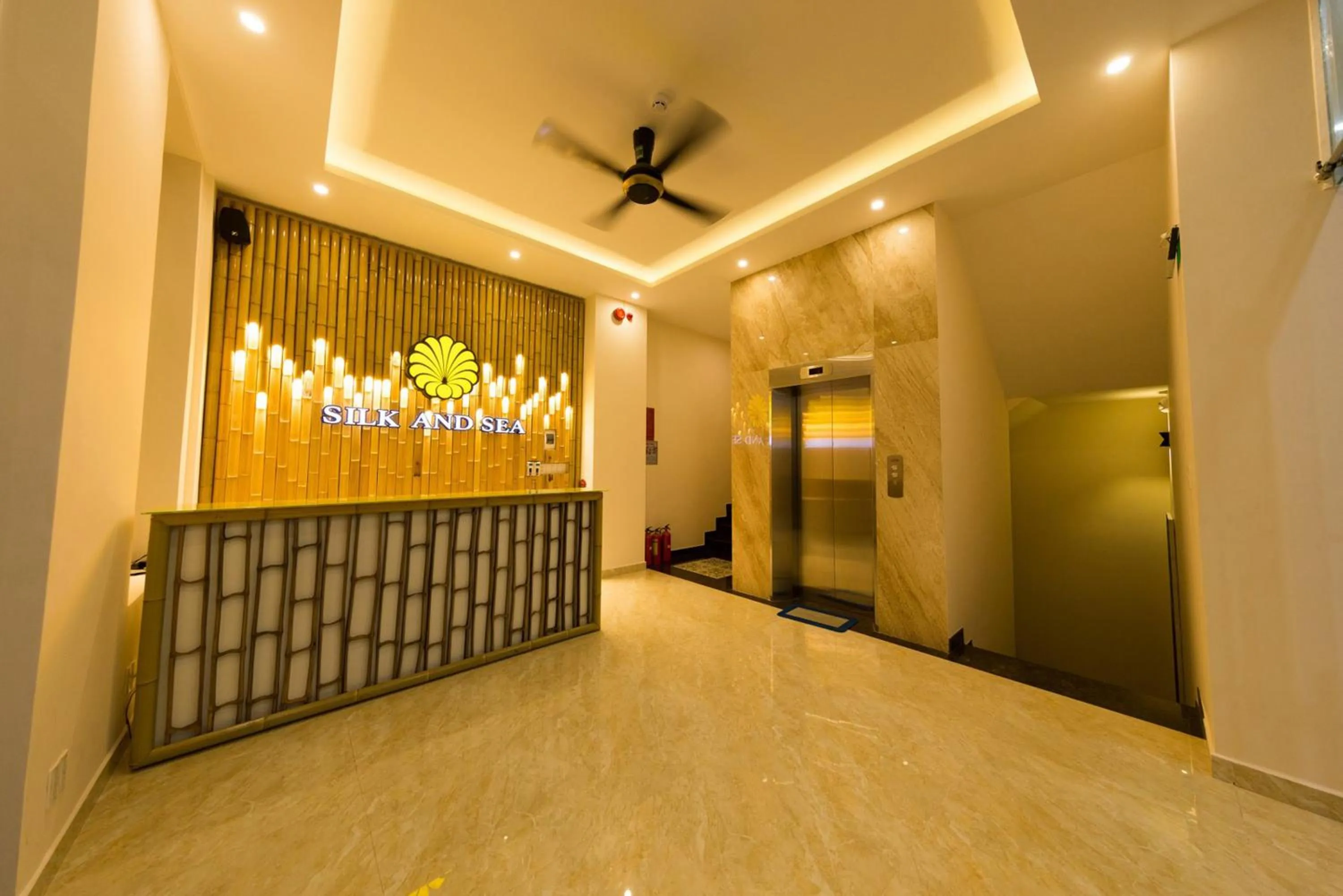 elevator in Silk and Sea Hotel
