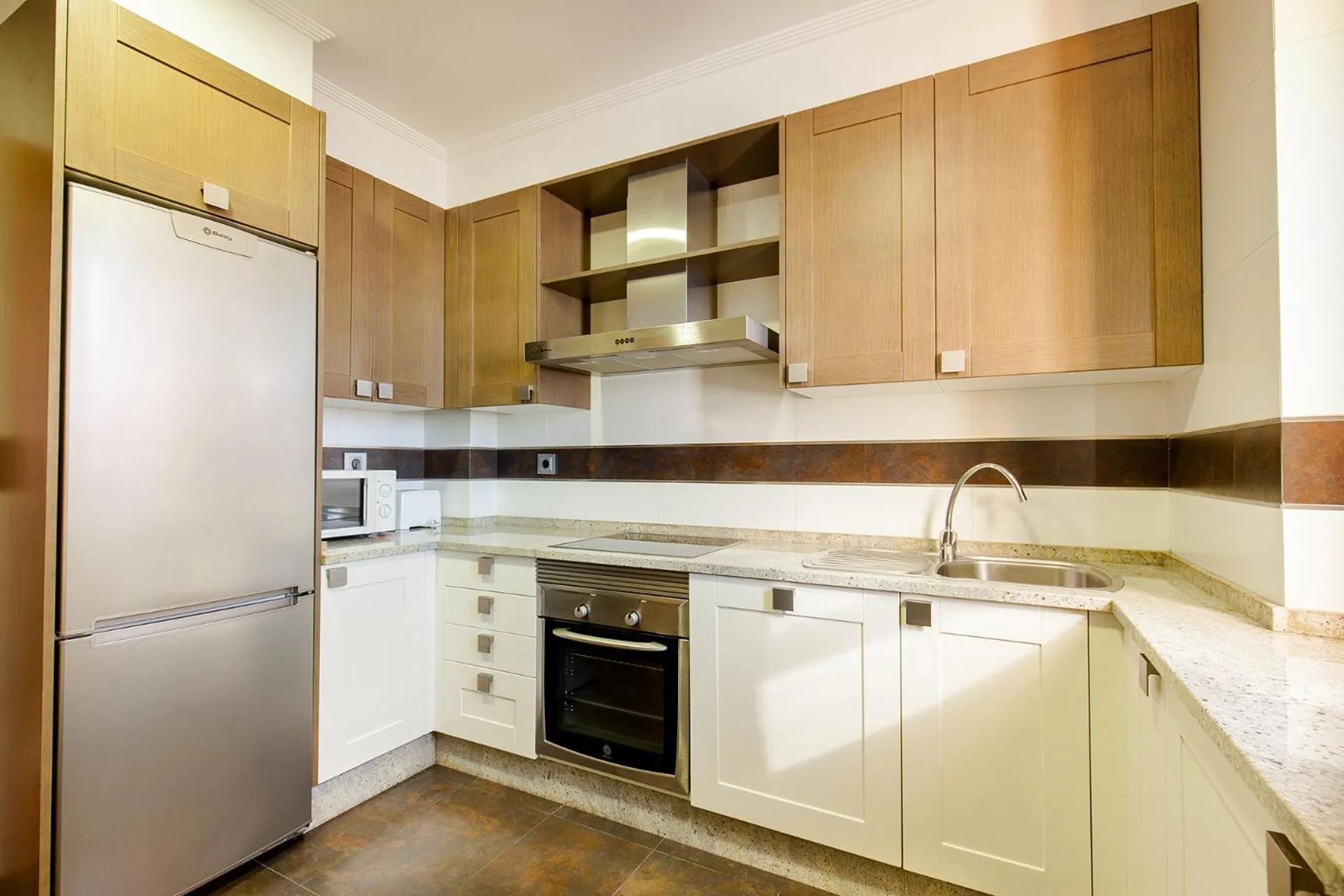 Kitchen or kitchenette in Apartamentos Villa Zoila Baiona