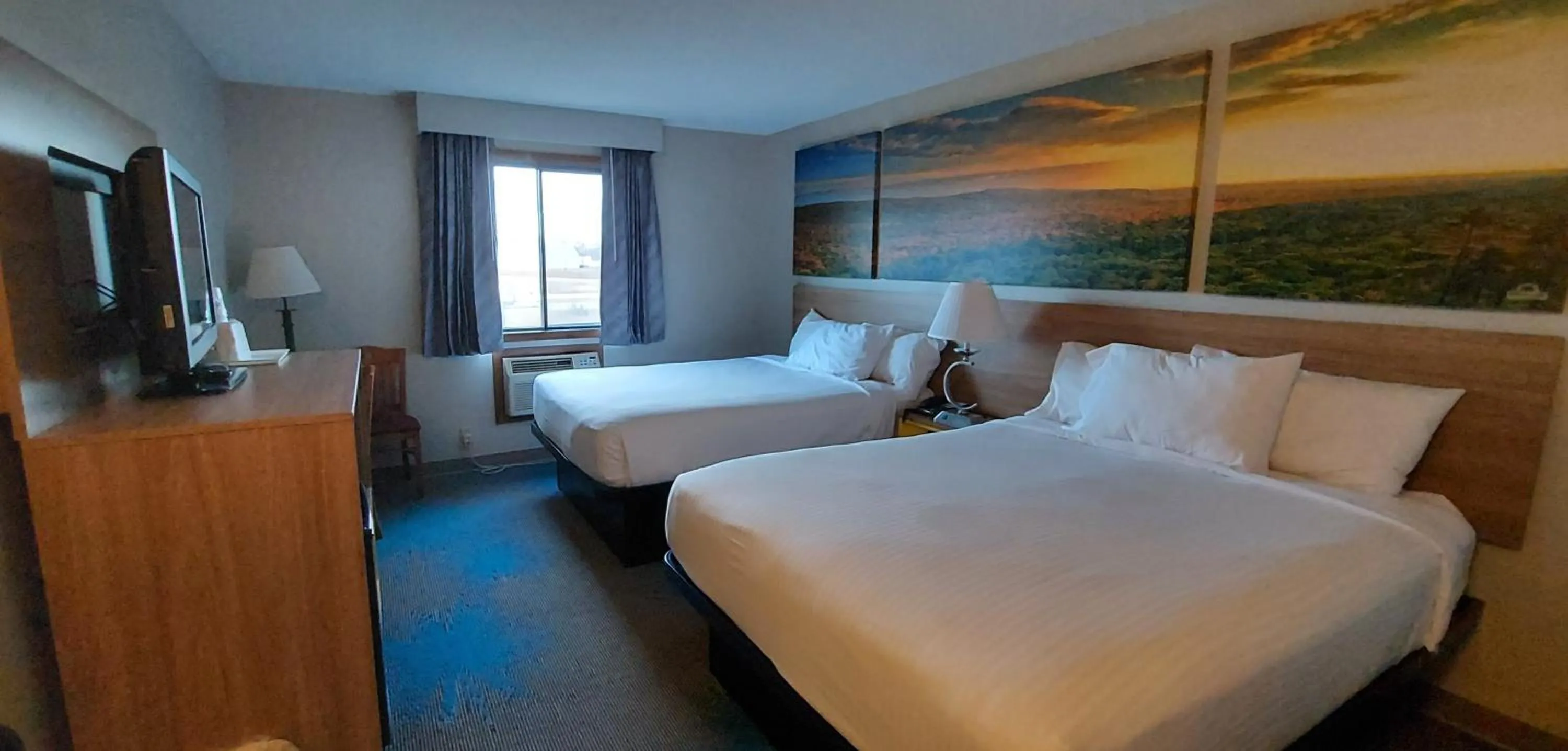 Bedroom, Bed in Days Inn by Wyndham Willmar