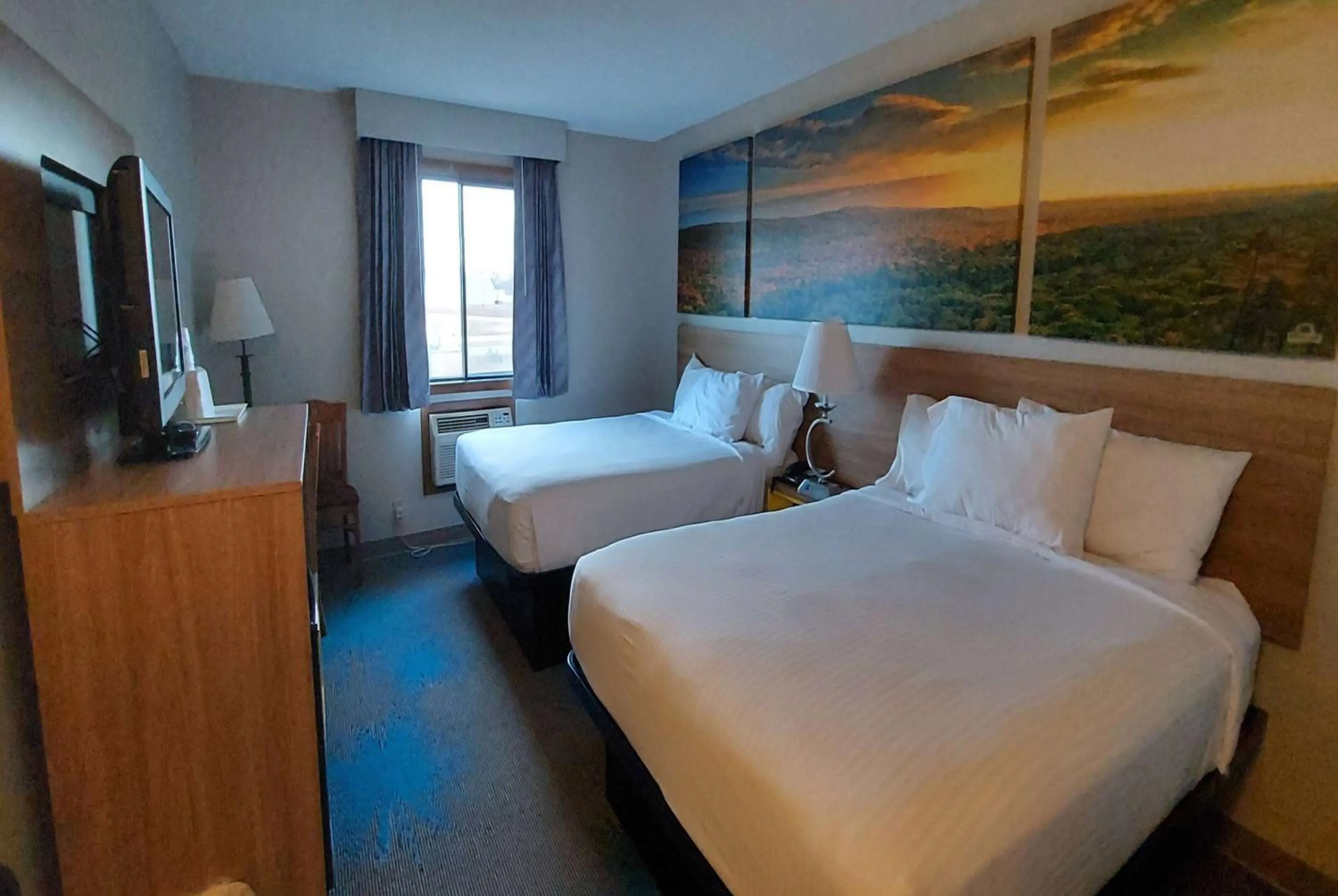Photo of the whole room, Bed in Days Inn by Wyndham Willmar