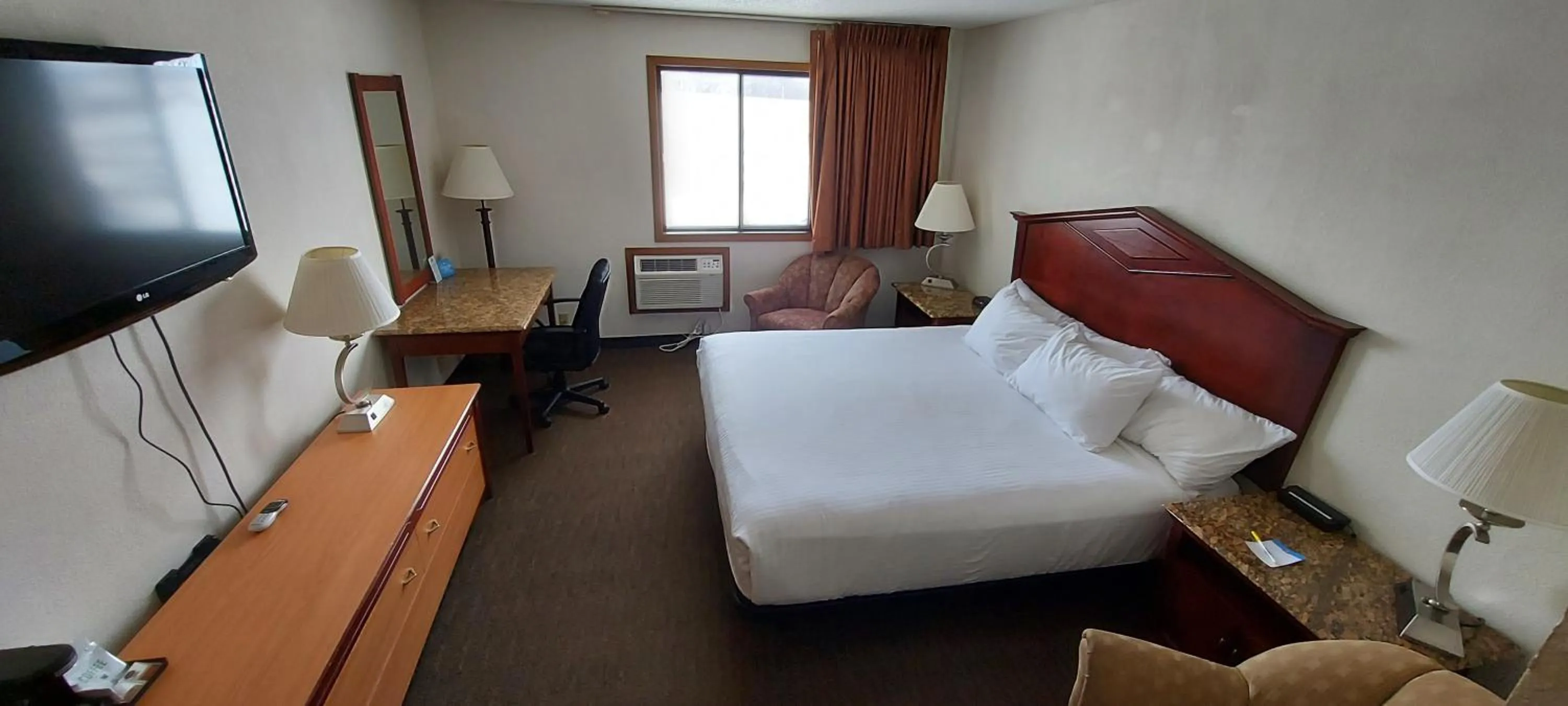 Photo of the whole room, Bed in Days Inn by Wyndham Willmar