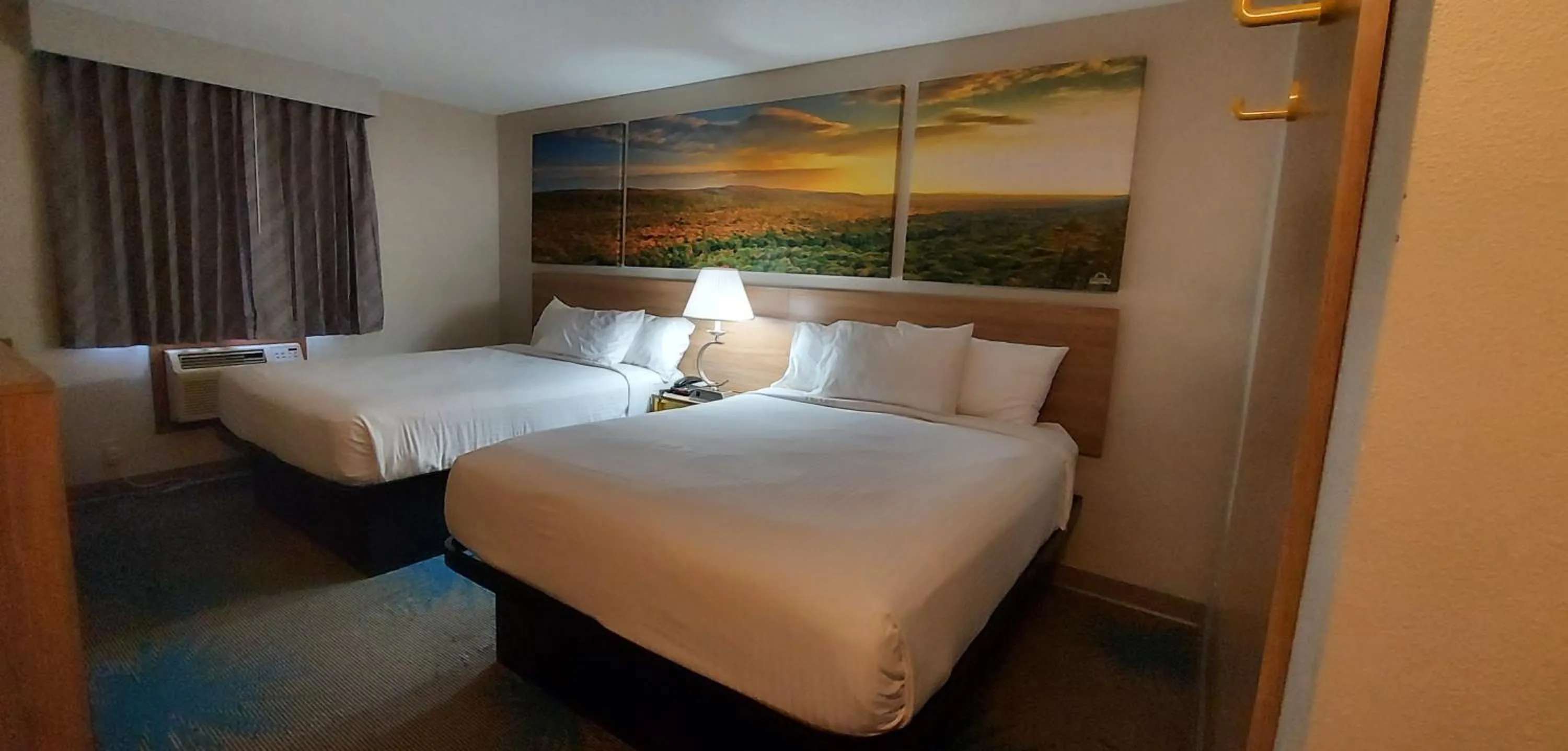 Bed in Days Inn by Wyndham Willmar