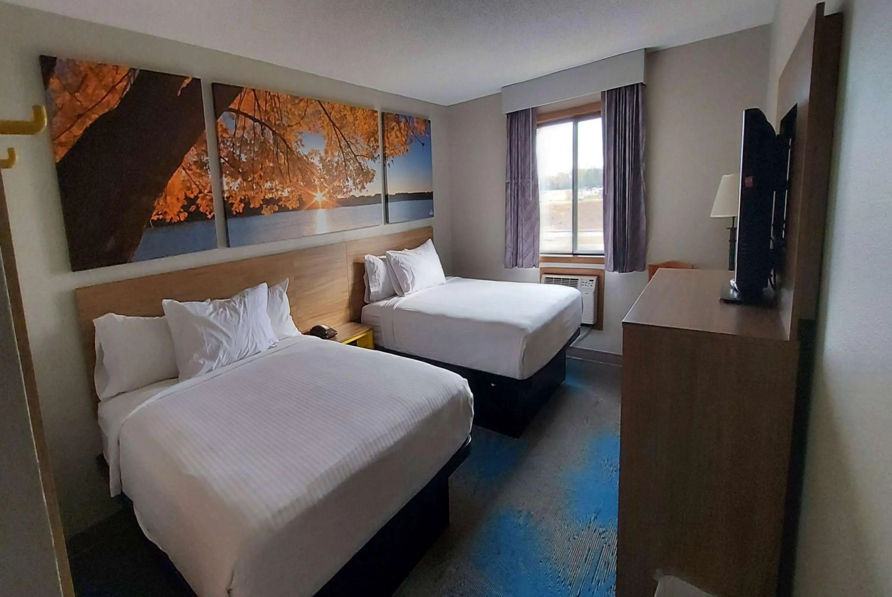 Photo of the whole room, Bed in Days Inn by Wyndham Willmar