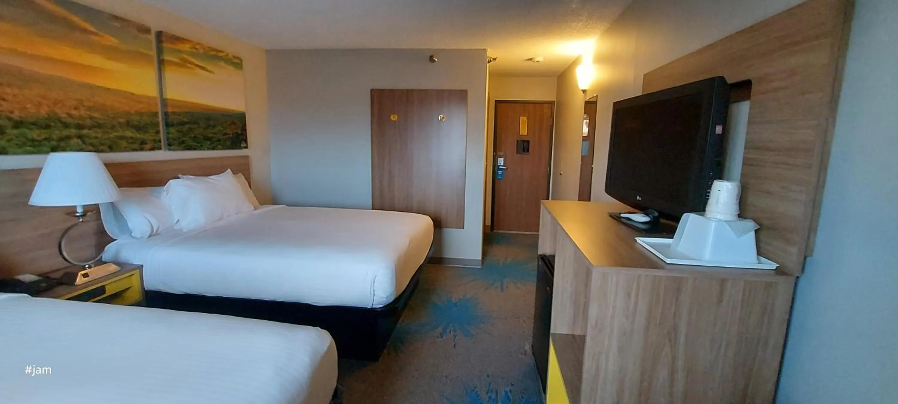 Bed in Days Inn by Wyndham Willmar